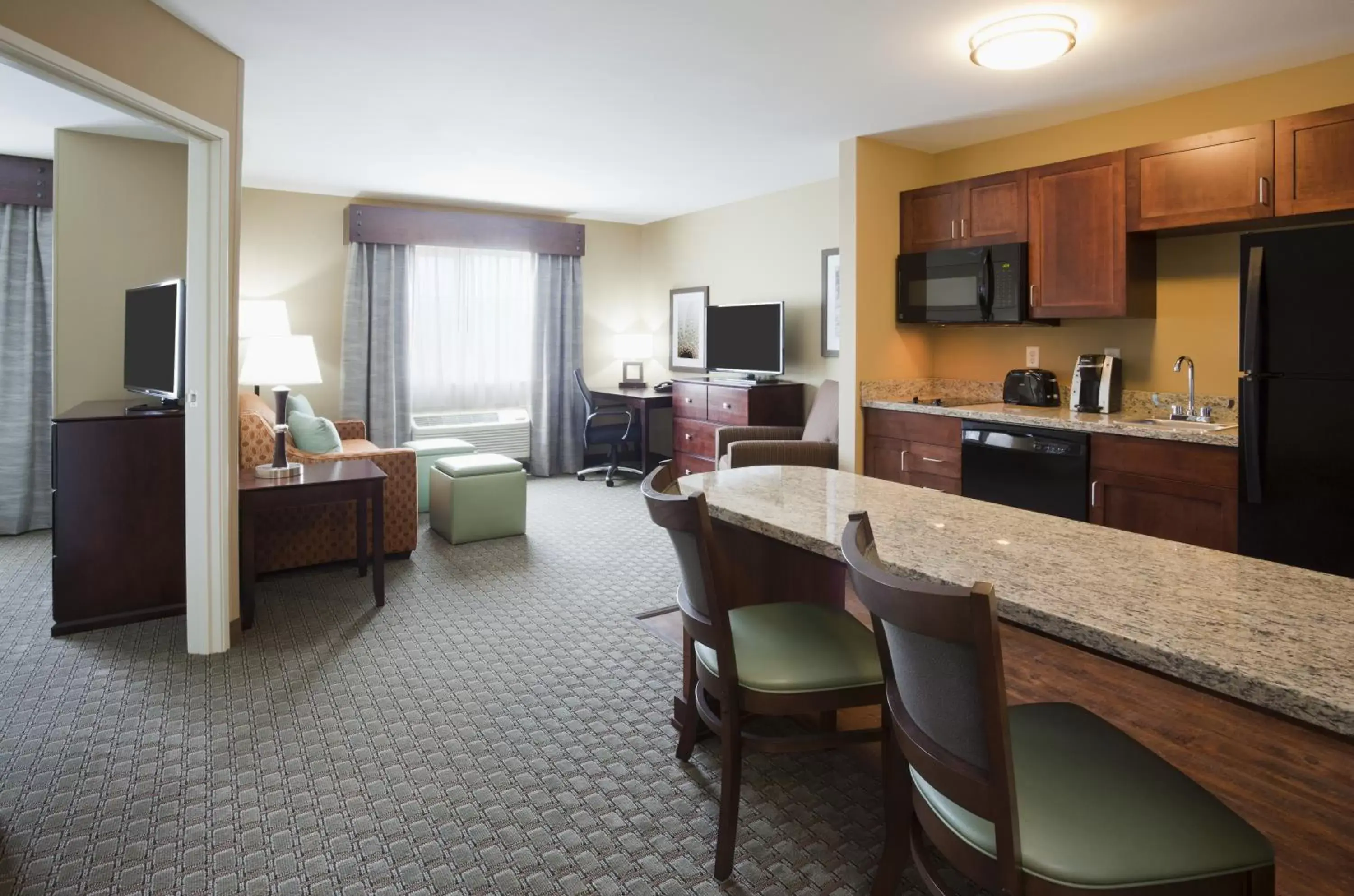 Kitchen/Kitchenette in GrandStay Hotel & Suites - Morris