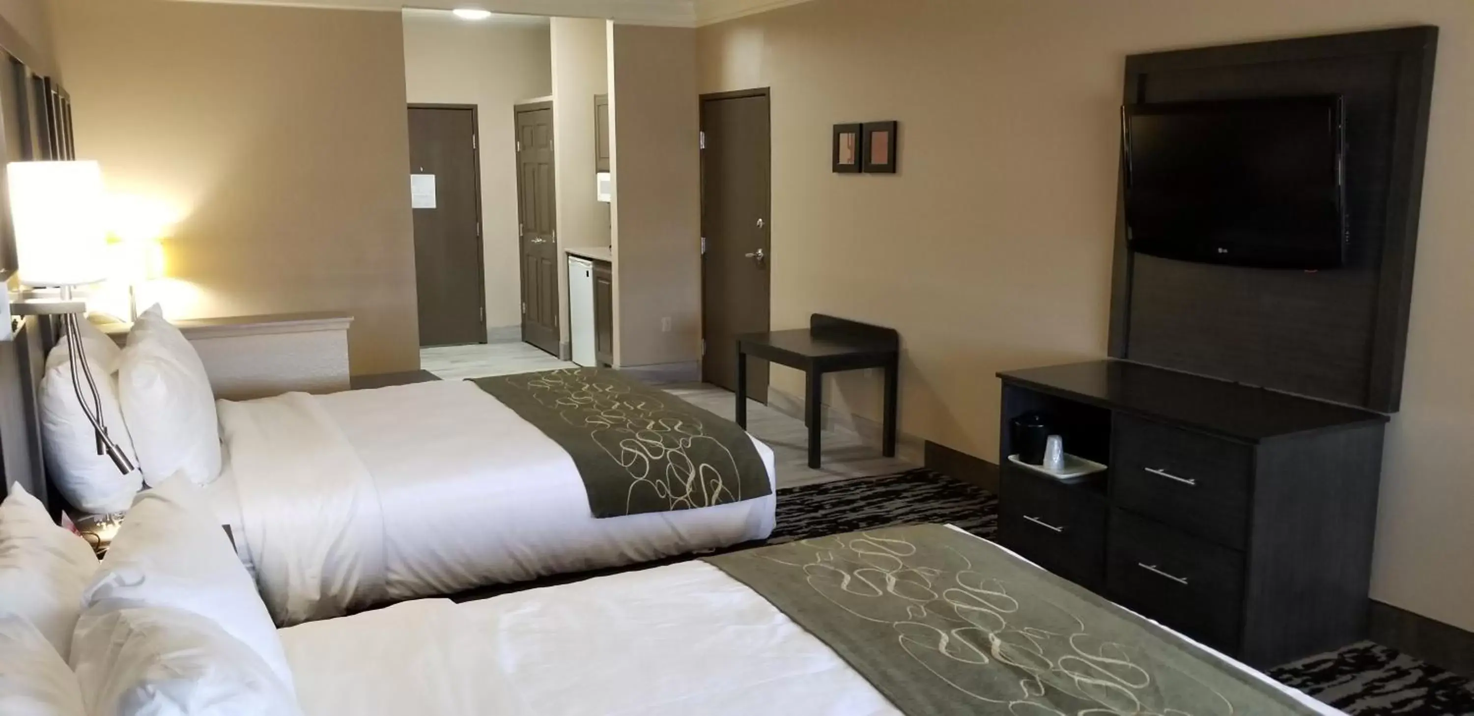 Queen Suite with Two Queen Beds - Accessible/Non-Smoking in Comfort Suites Kingwood Humble Houston North