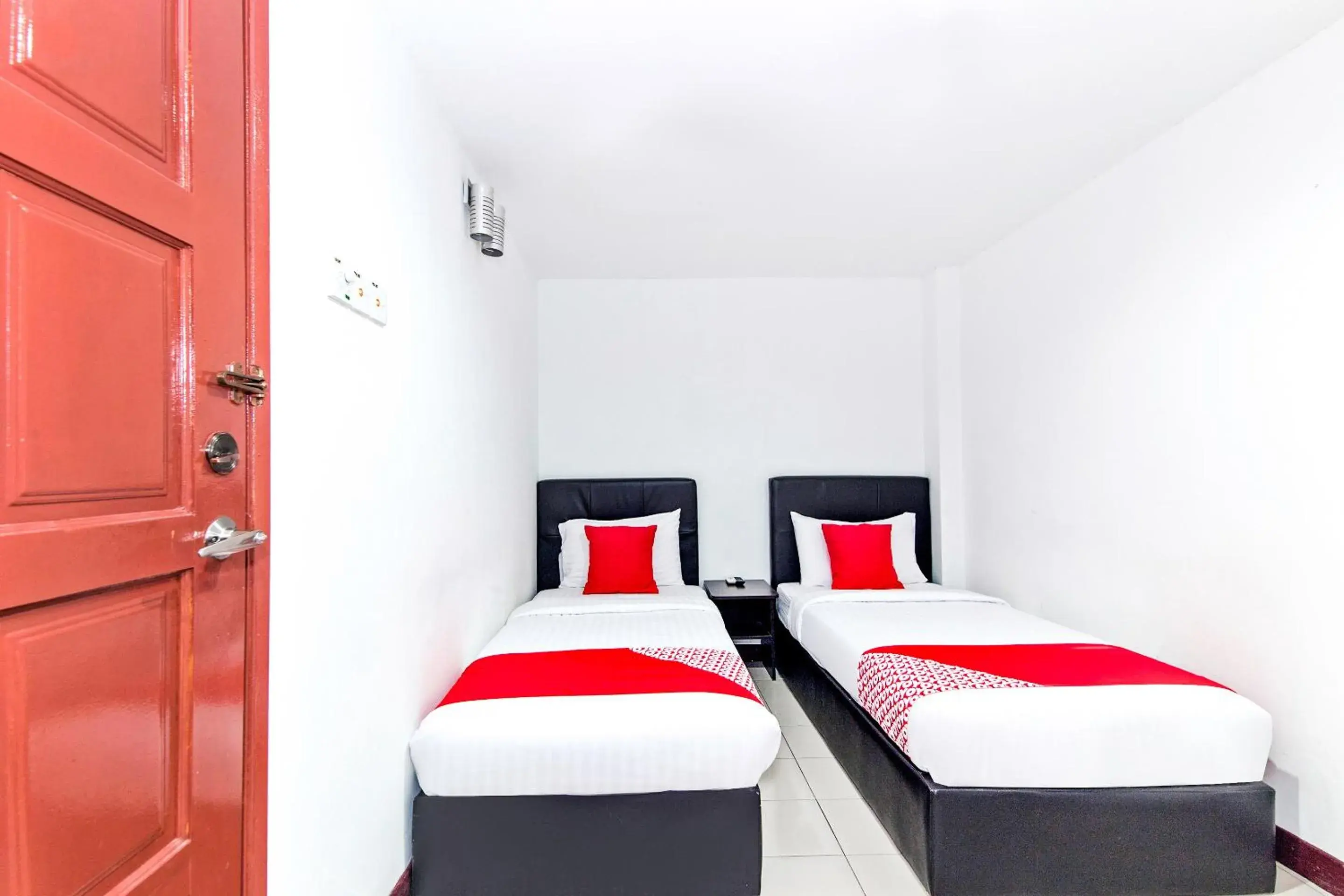 Bedroom, Room Photo in OYO 321 Hotel D'Elegant