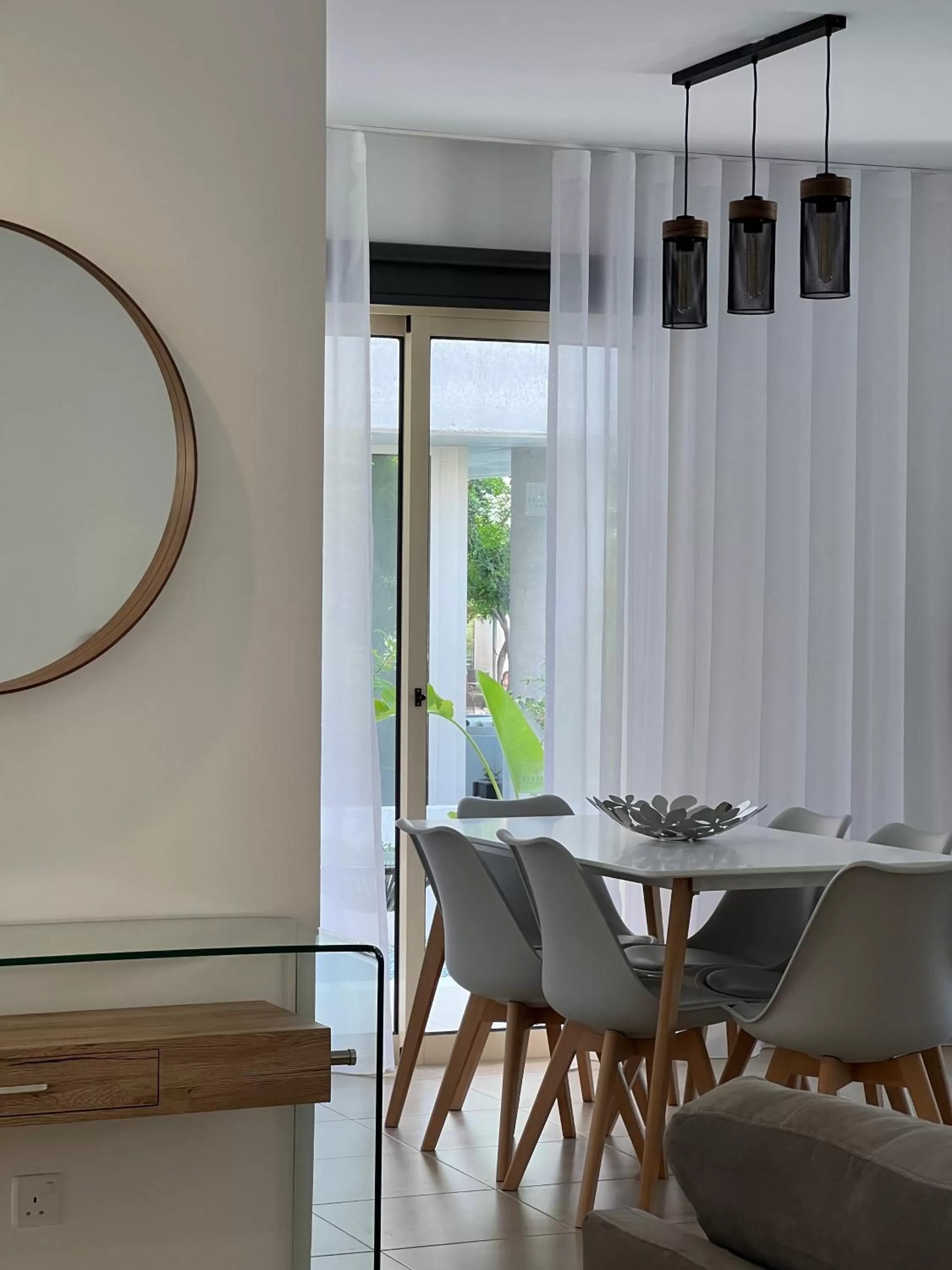 Dining area in Elysia Park