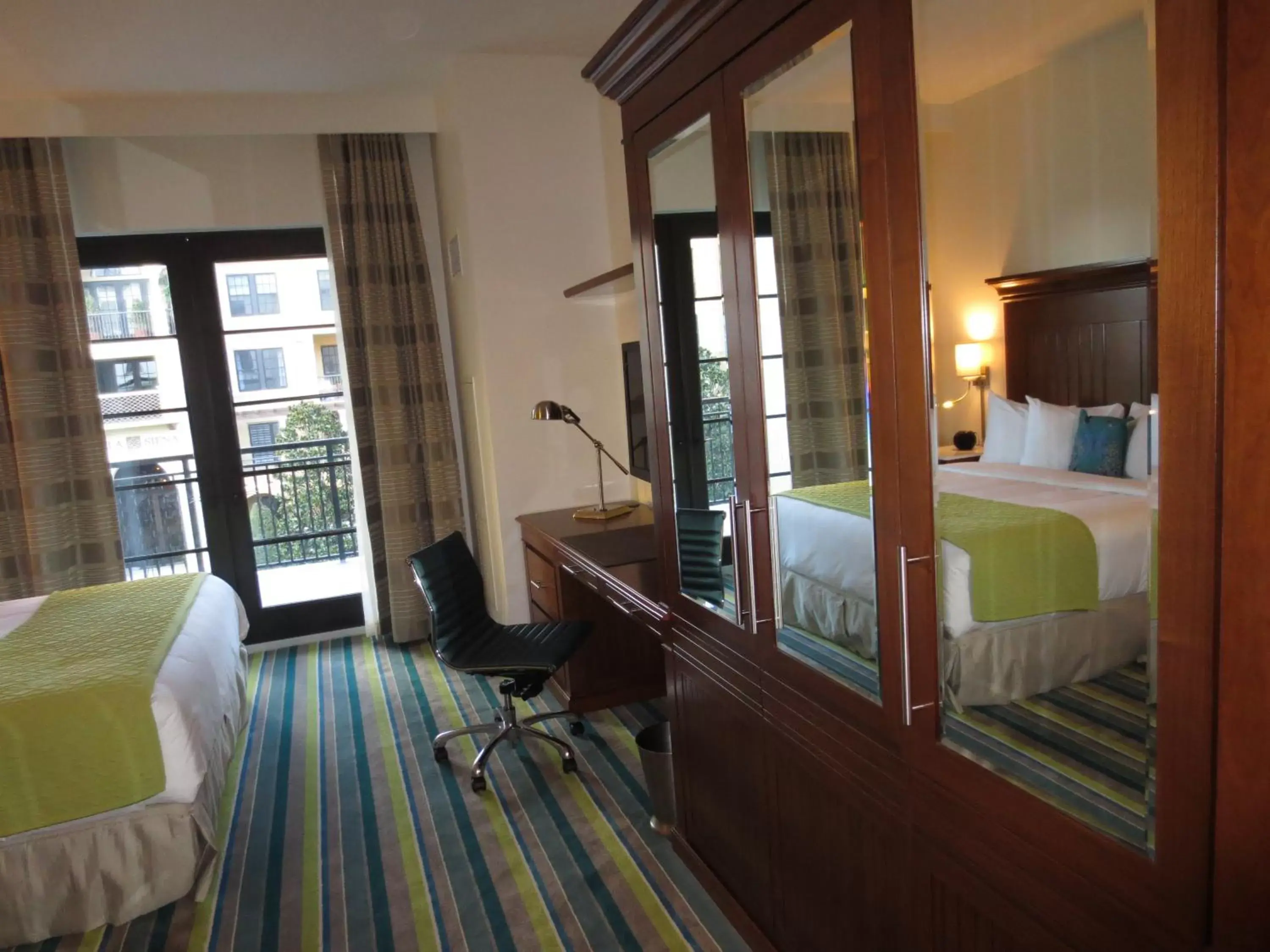 Photo of the whole room, Bed in The Alfond Inn