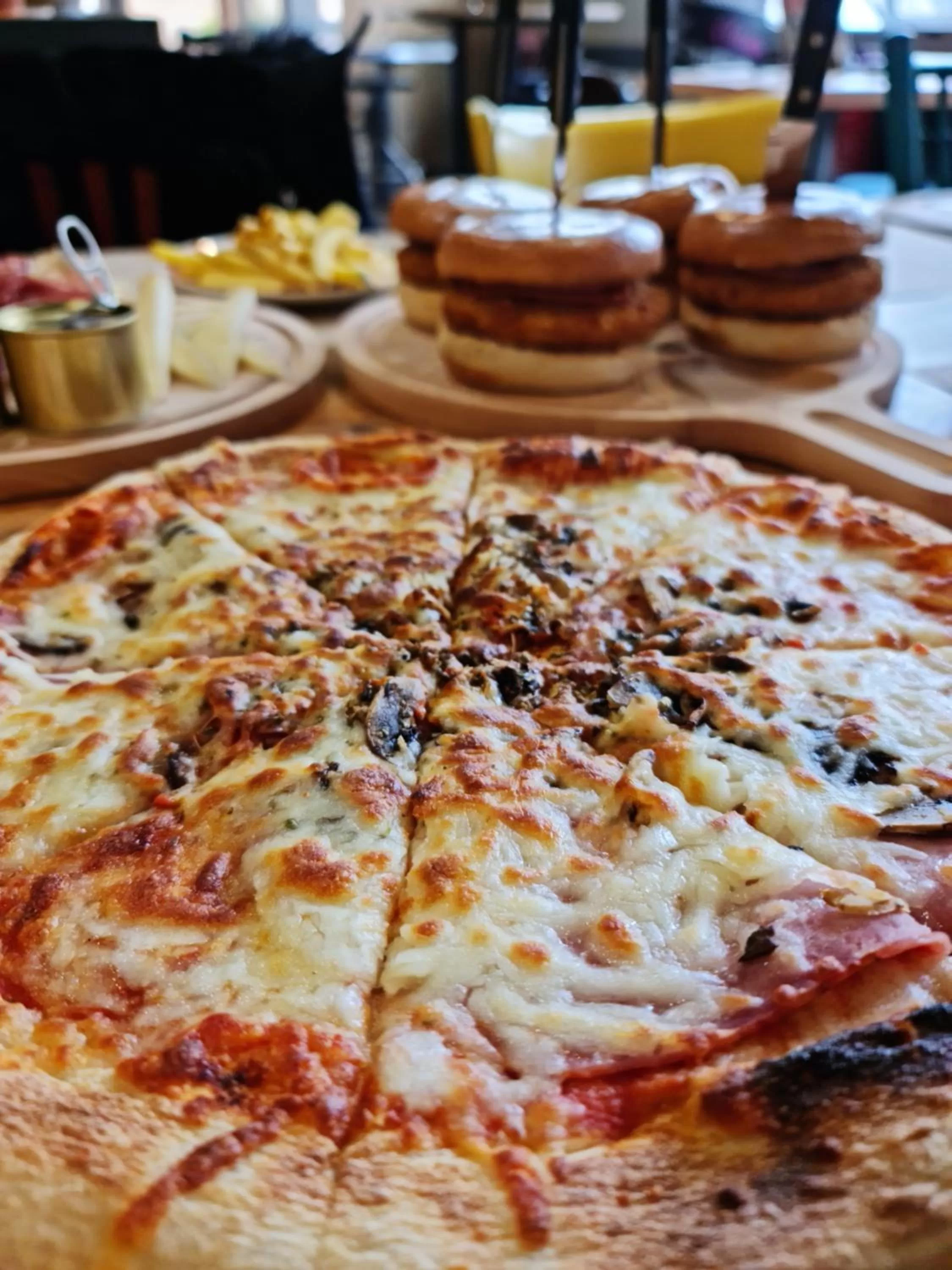 Food in Greet Hotel Evreux Centre - Route de Normandie by Accor