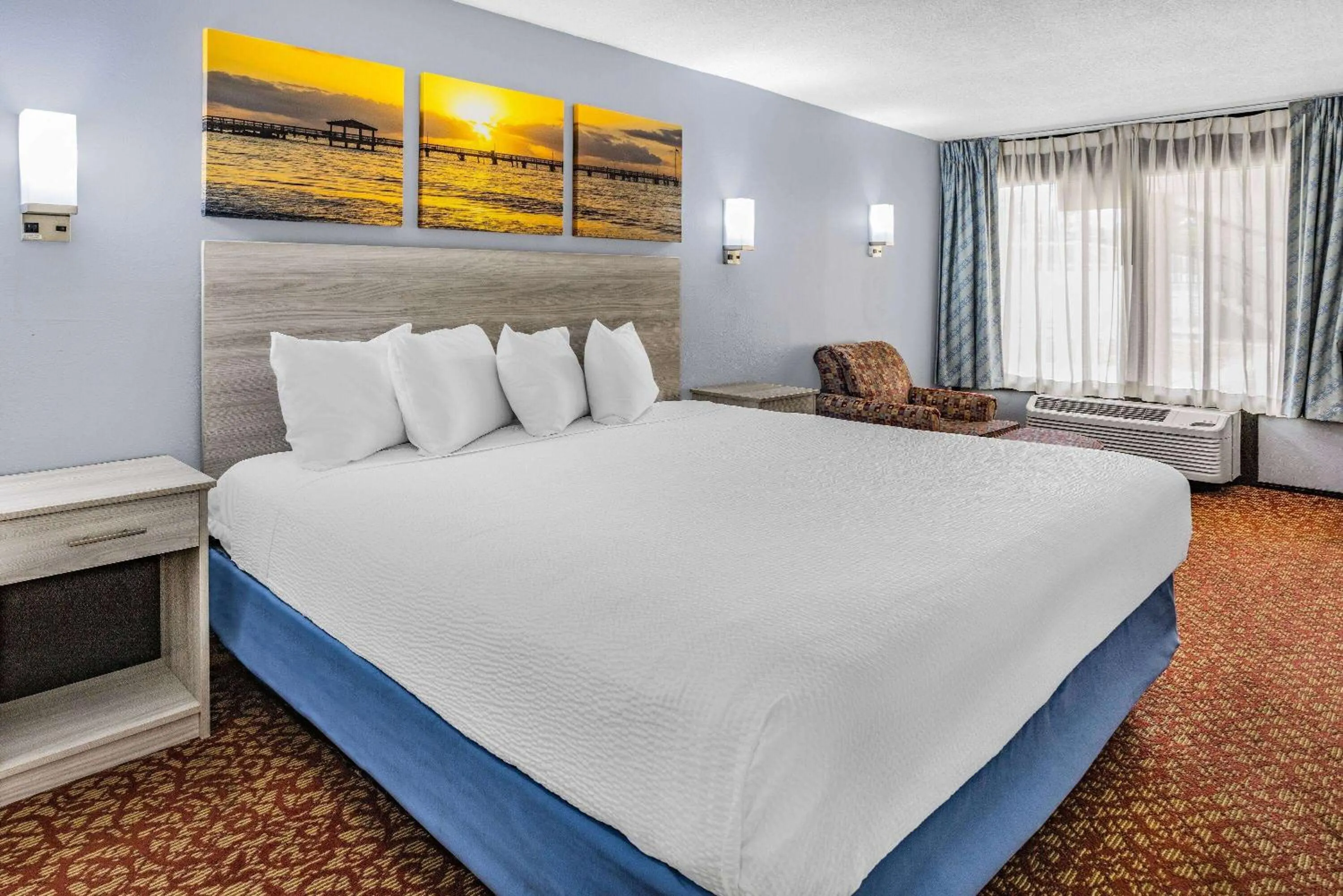 Photo of the whole room, Bed in Days Inn & Suites by Wyndham Colonial
