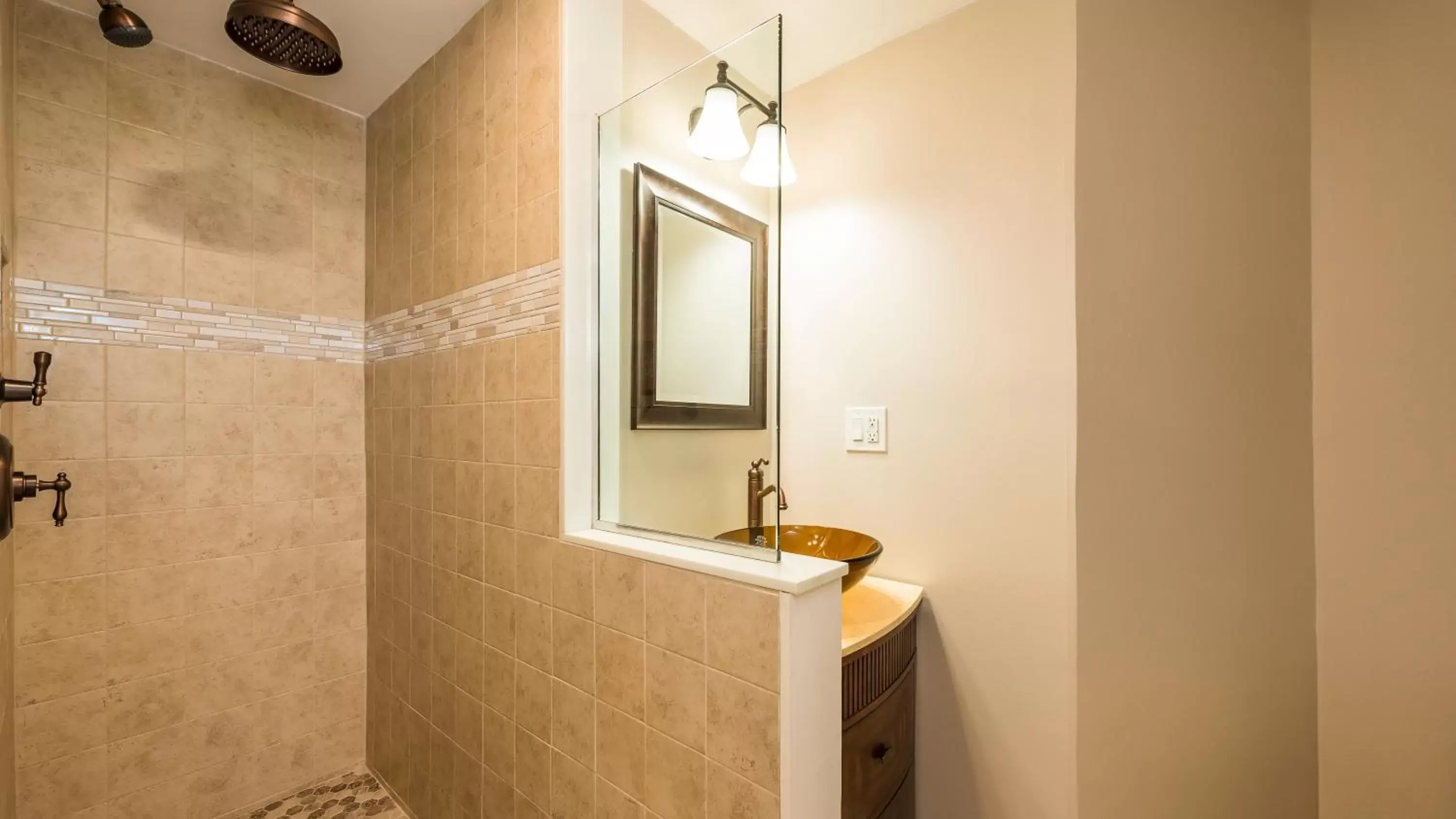 Bathroom in L'Habitation Guesthouse- Adult Exclusive