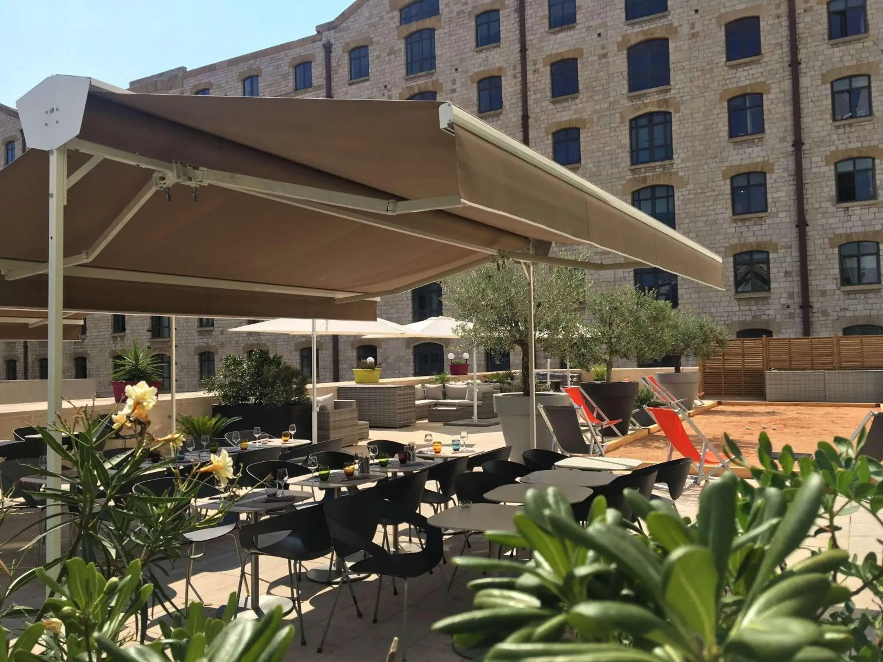 Restaurant/Places to Eat in ibis Marseille Centre Euromed