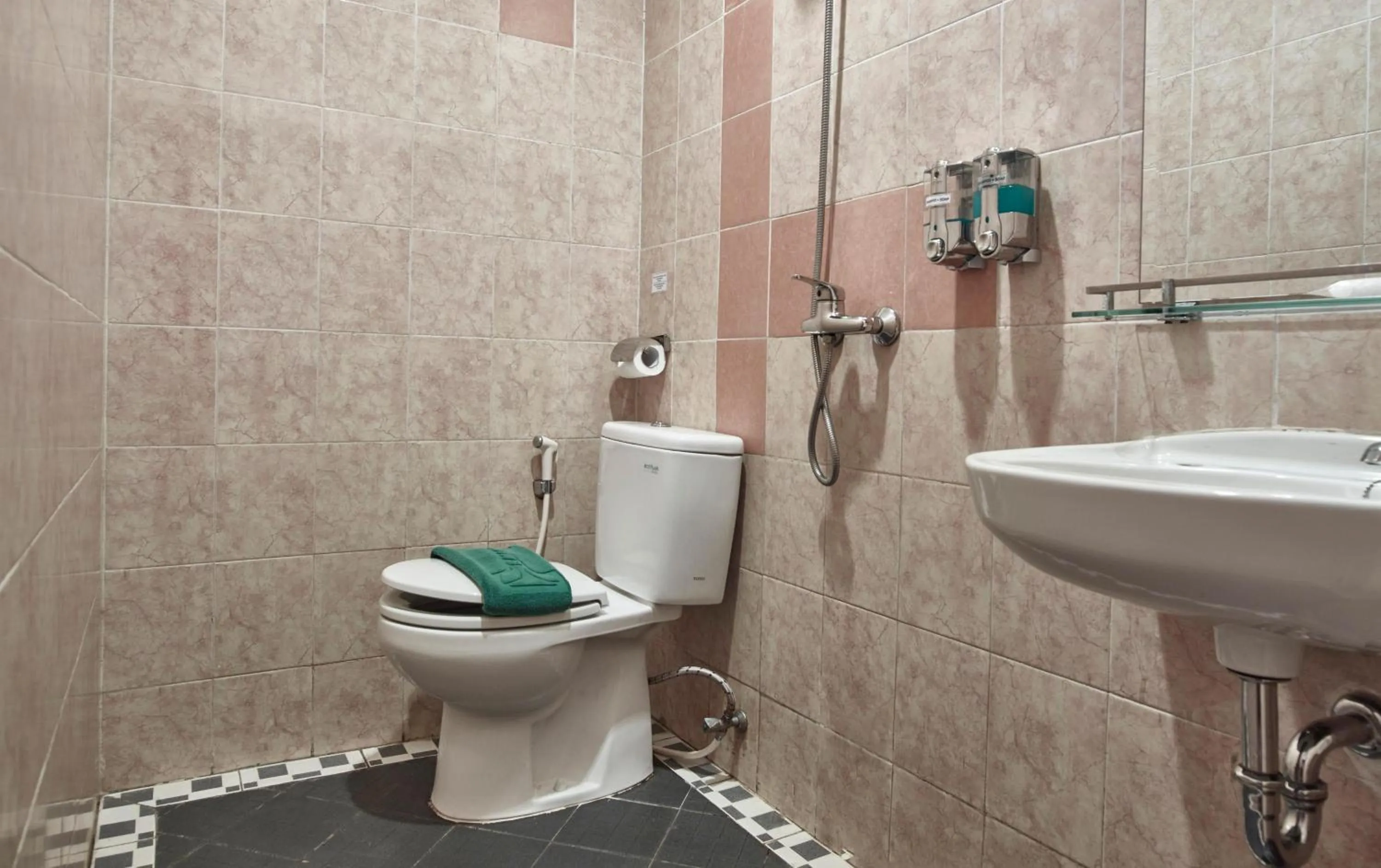 Bathroom in Twins Hotel