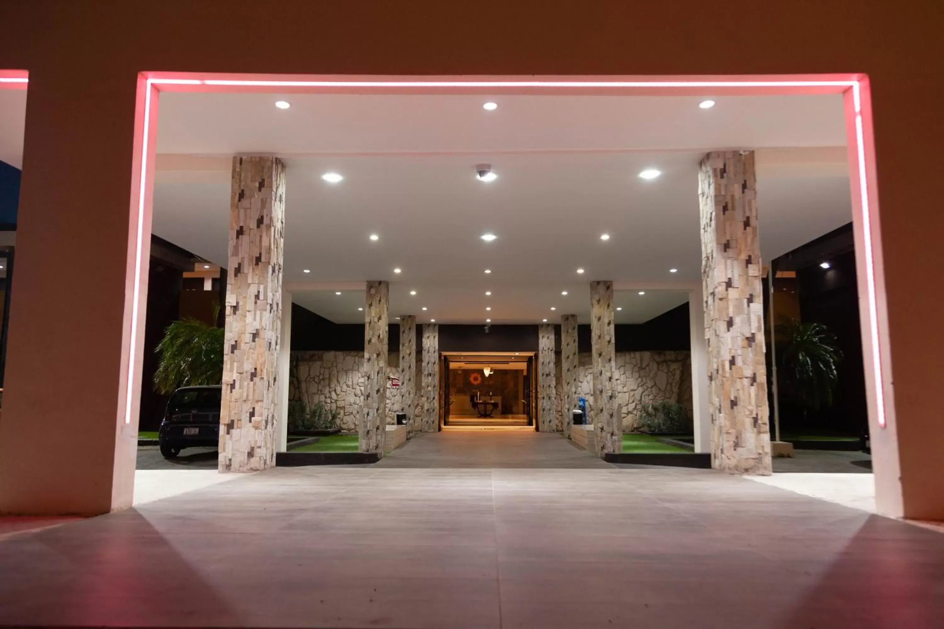 Facade/entrance in Curacao Airport Hotel