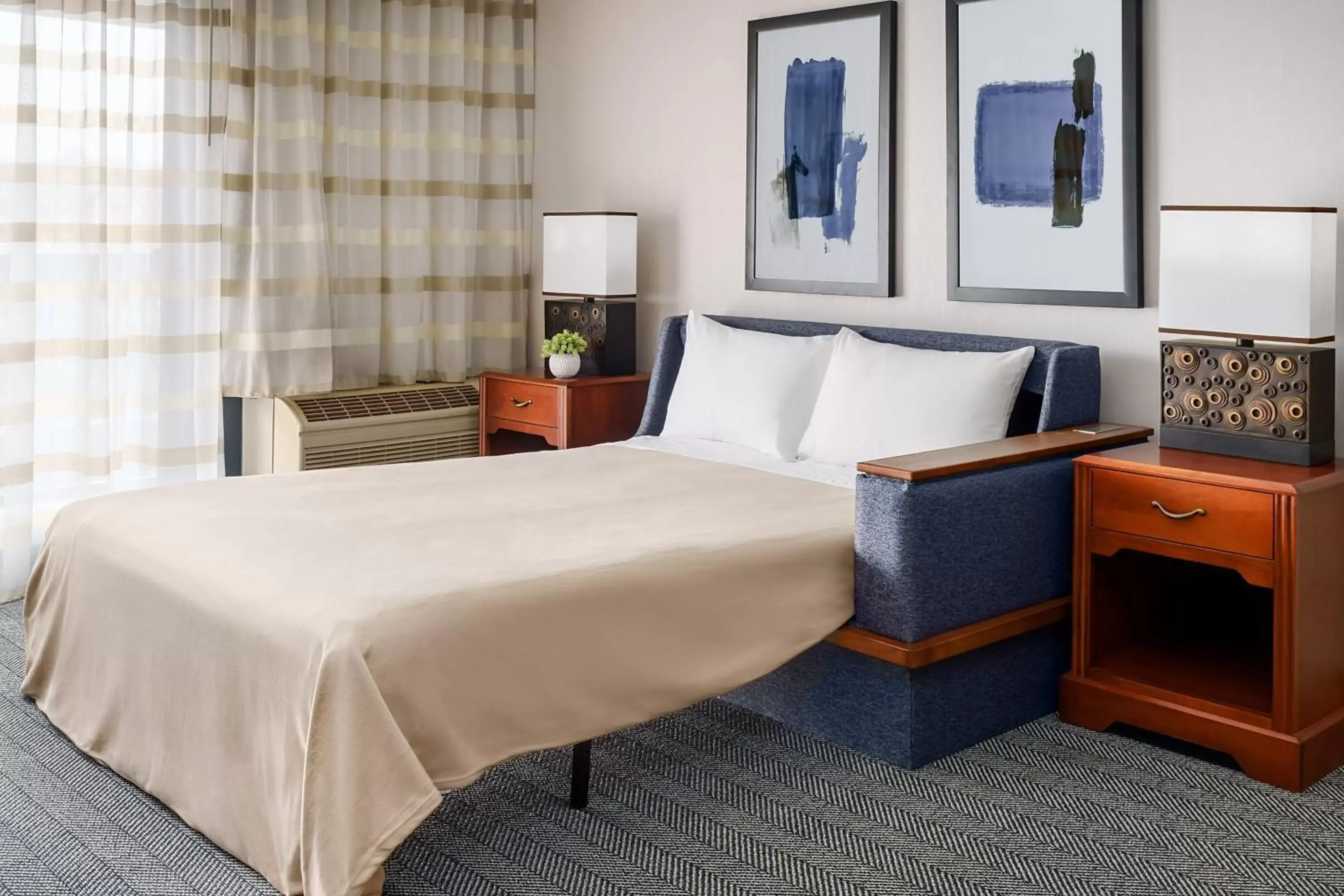 Photo of the whole room, Bed in Courtyard by Marriott Sacramento Folsom