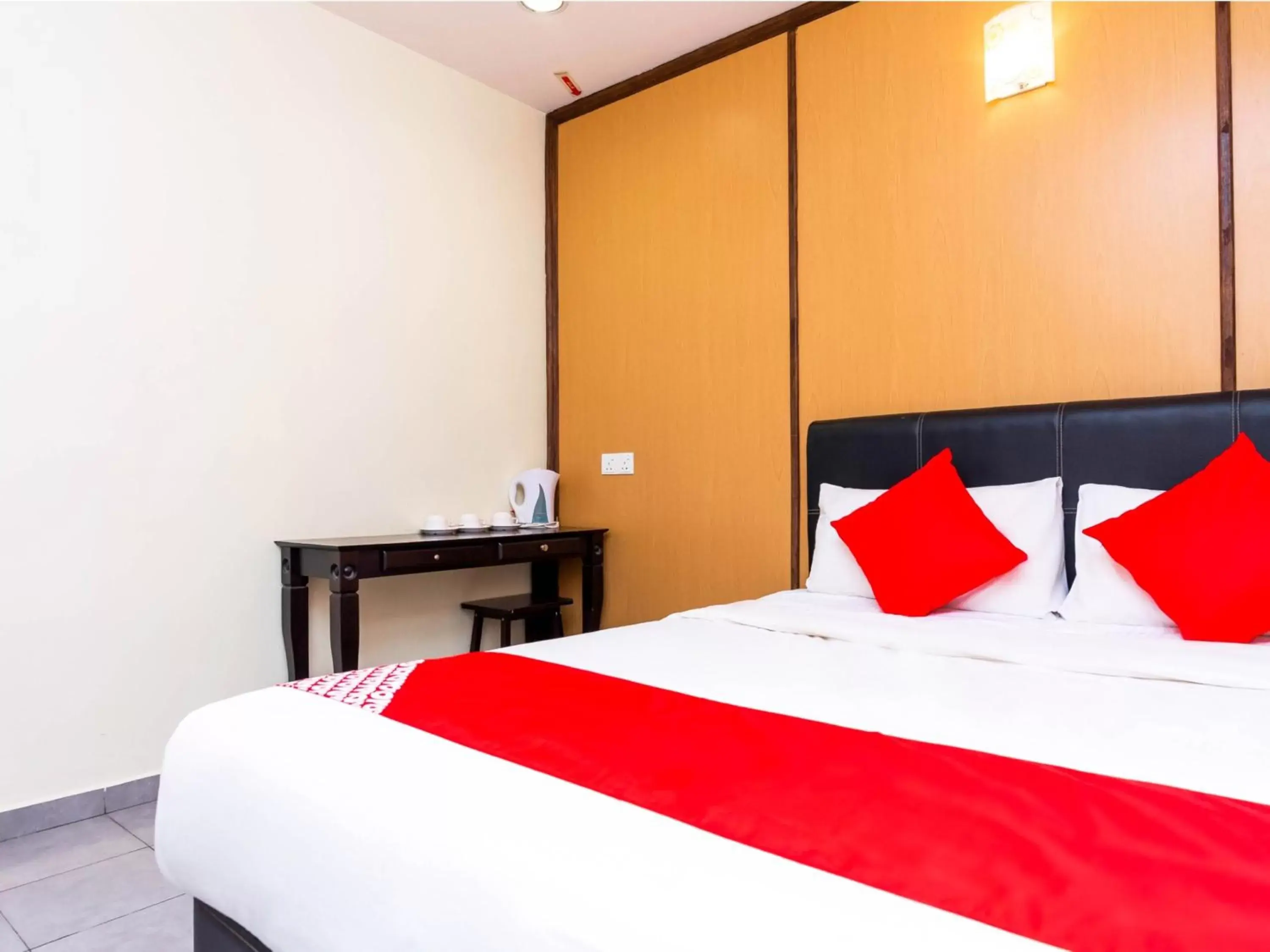 Bedroom, Bed in OYO 756 Muar City Hotel