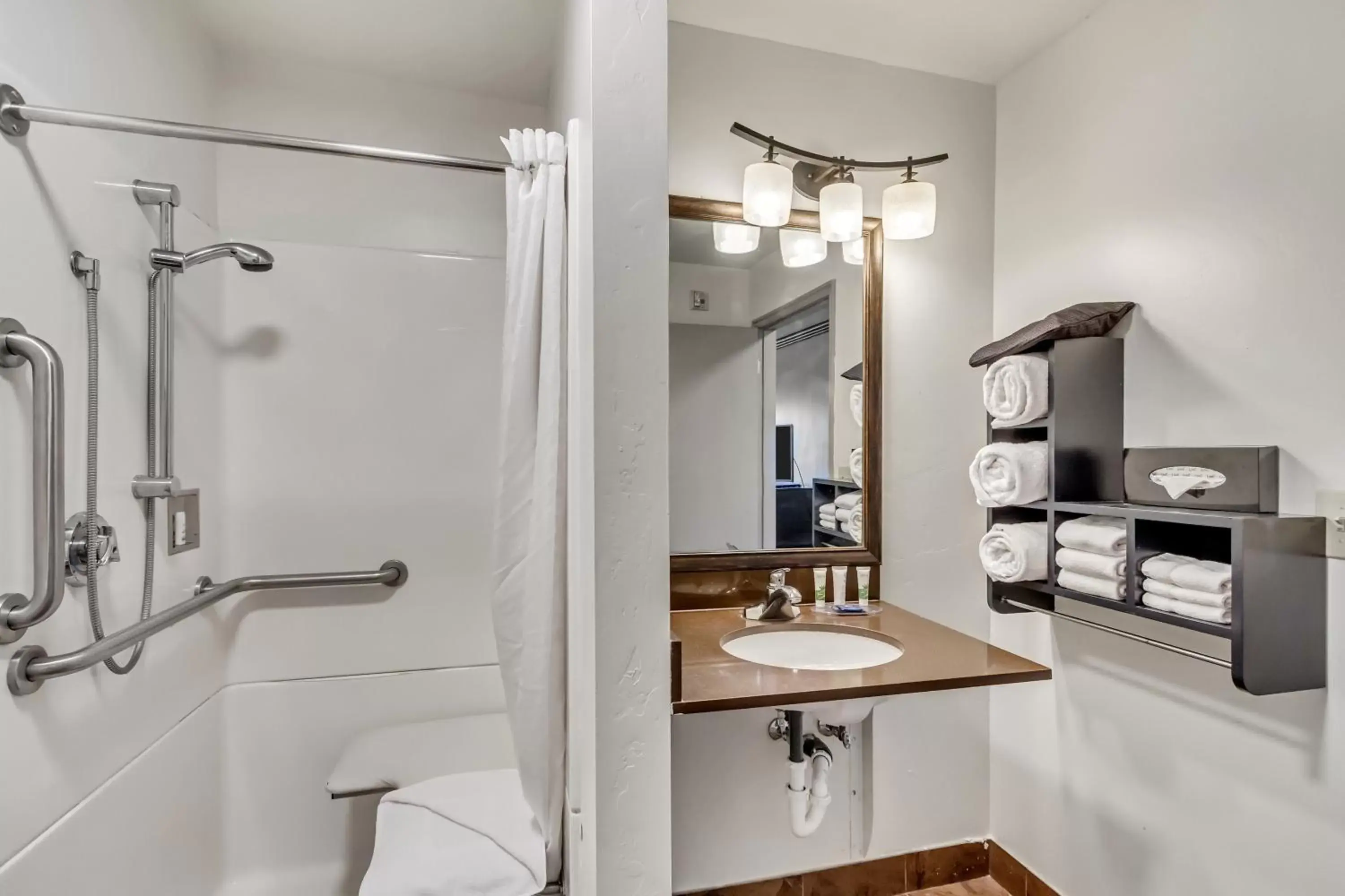 Bathroom in Park Inn by Radisson Salt Lake City -Midvale