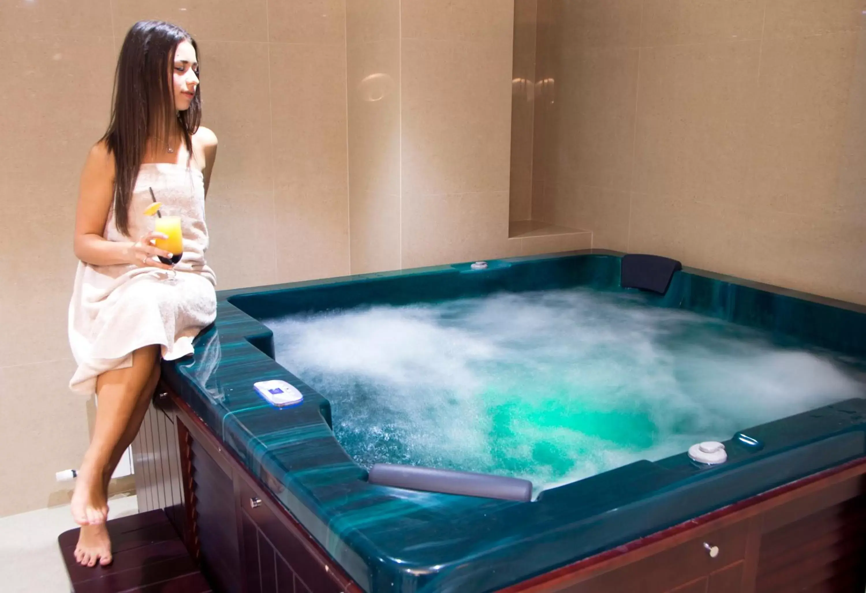 Hot Tub in Central Hotel Sofia