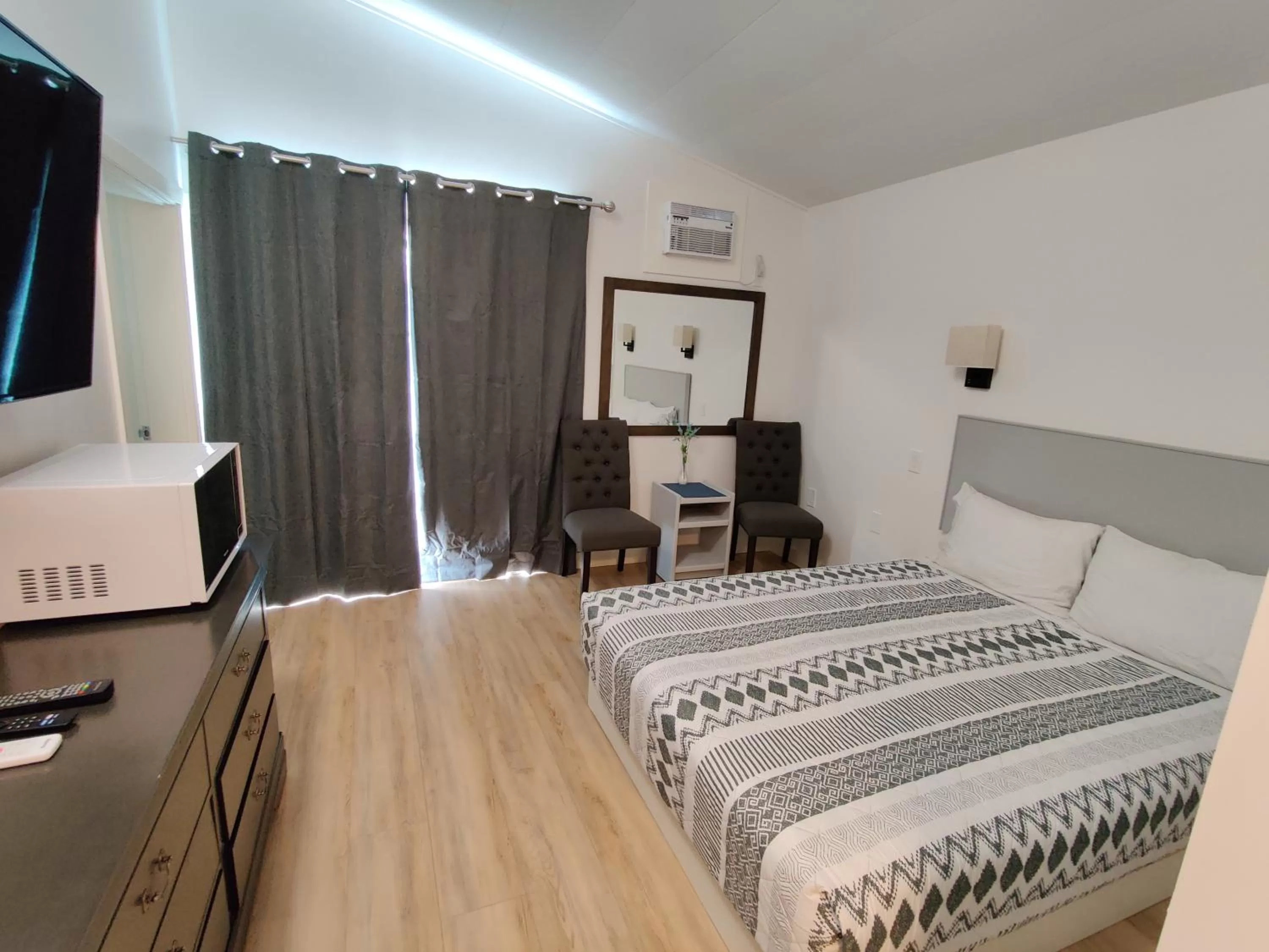 TV and multimedia, Bed in Destination Inn Cache Creek