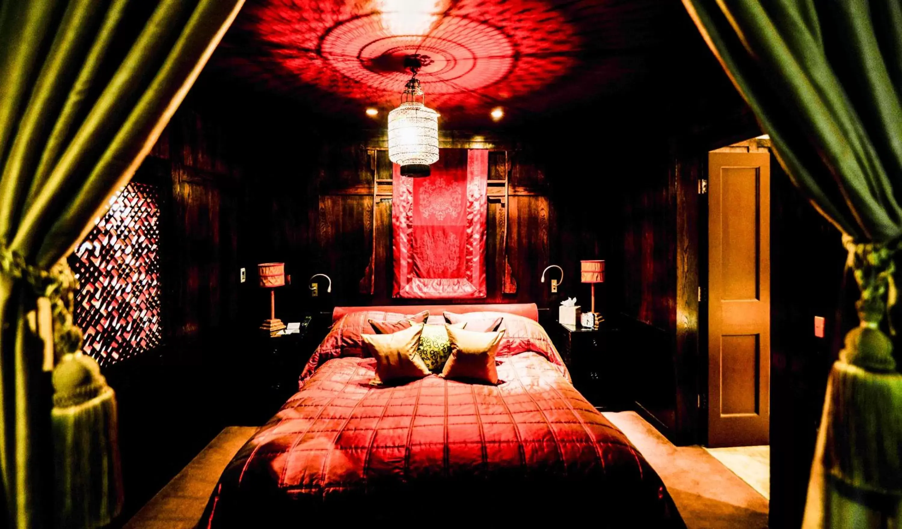Bed in Le Manoir aux Quat'Saisons, A Belmond Hotel, Oxfordshire