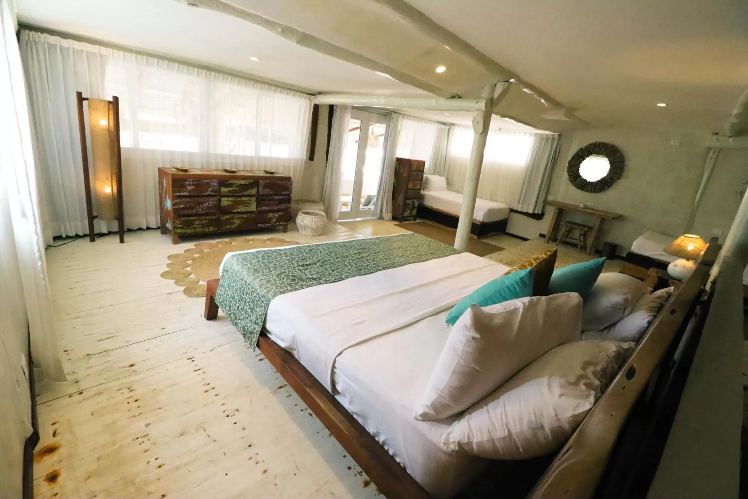 Photo of the whole room, Bed in Villa Las Estrellas Tulum - located at the party zone