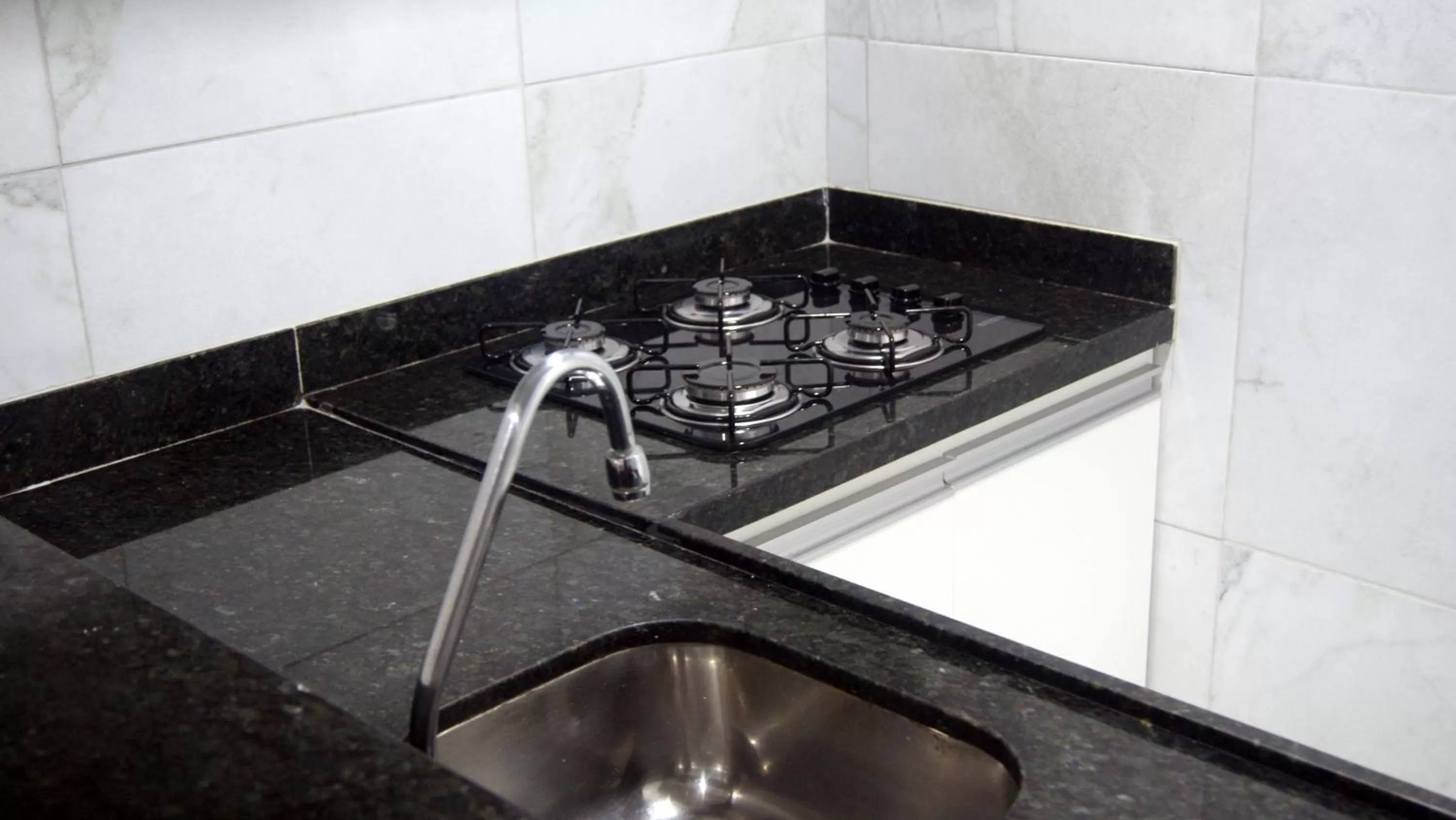 Kitchen or kitchenette in Littoral Tambaú Flat