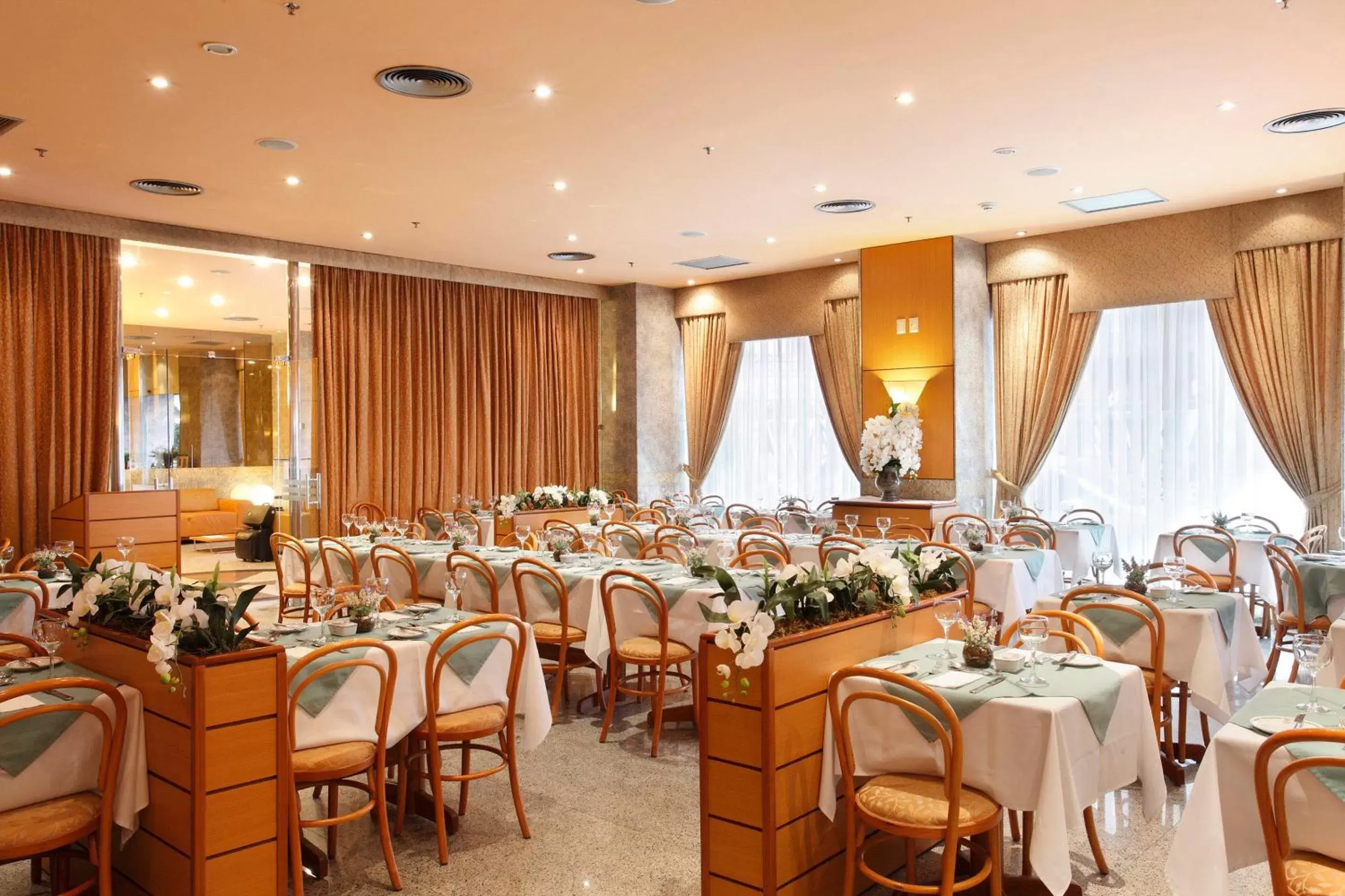 Restaurant/places to eat in Windsor Asturias Hotel Restaurant/places to eat in Windsor Asturias Hotel