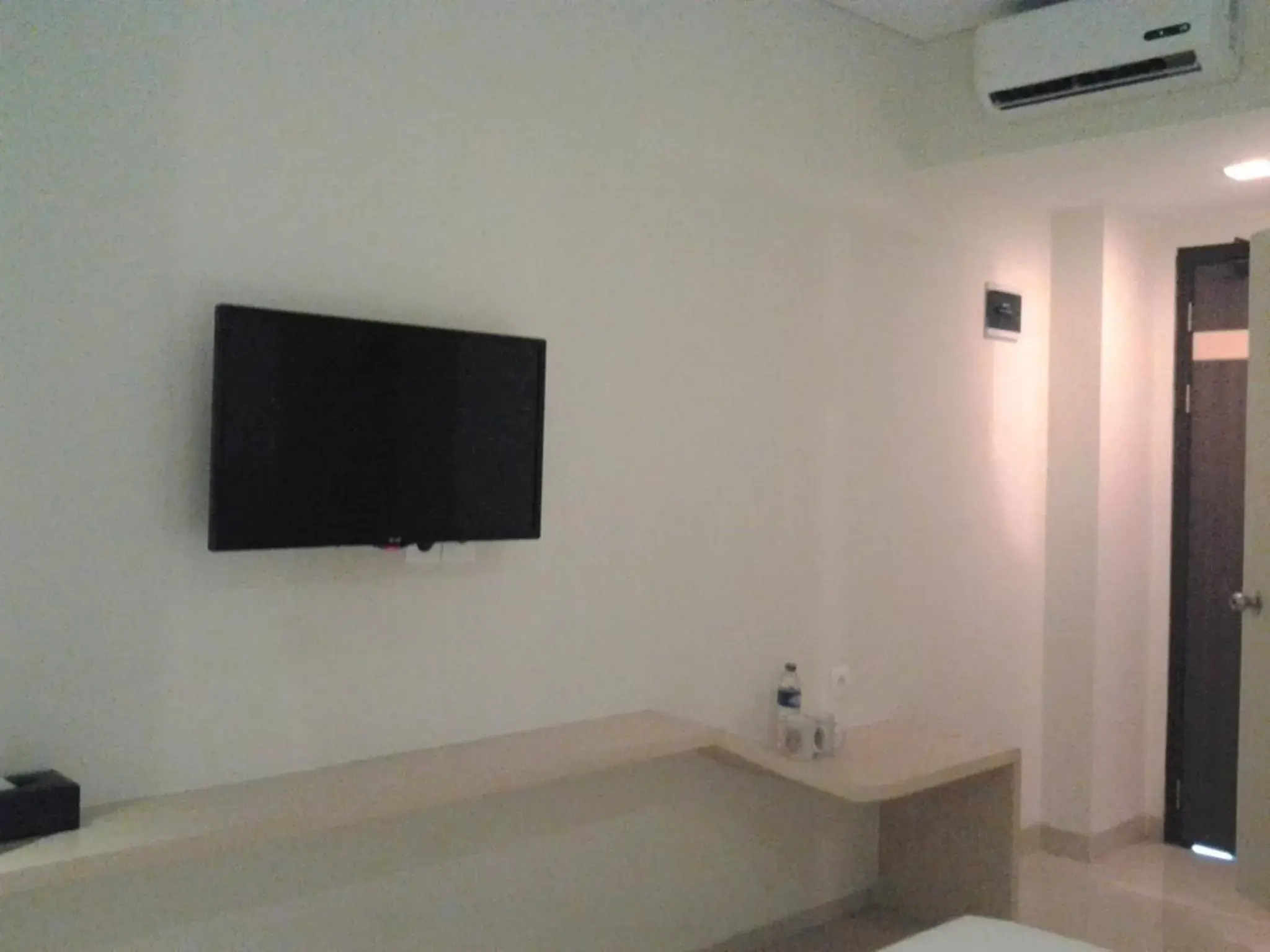 TV and multimedia, TV/Entertainment Center in Zodiak Asia Afrika by KAGUM Hotels