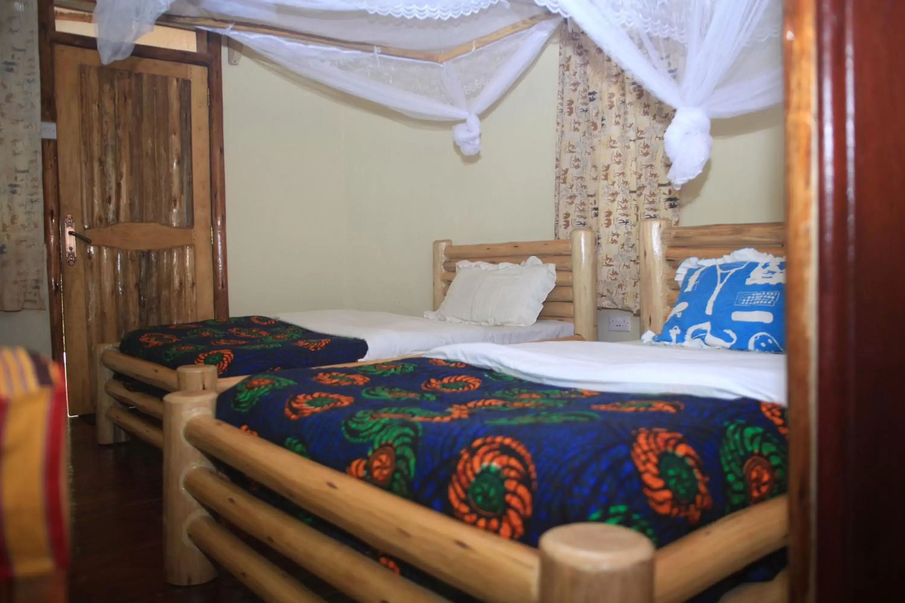 Budget Twin Room in Elite Backpackers Services Budget Twin Room in Elite Backpackers Services