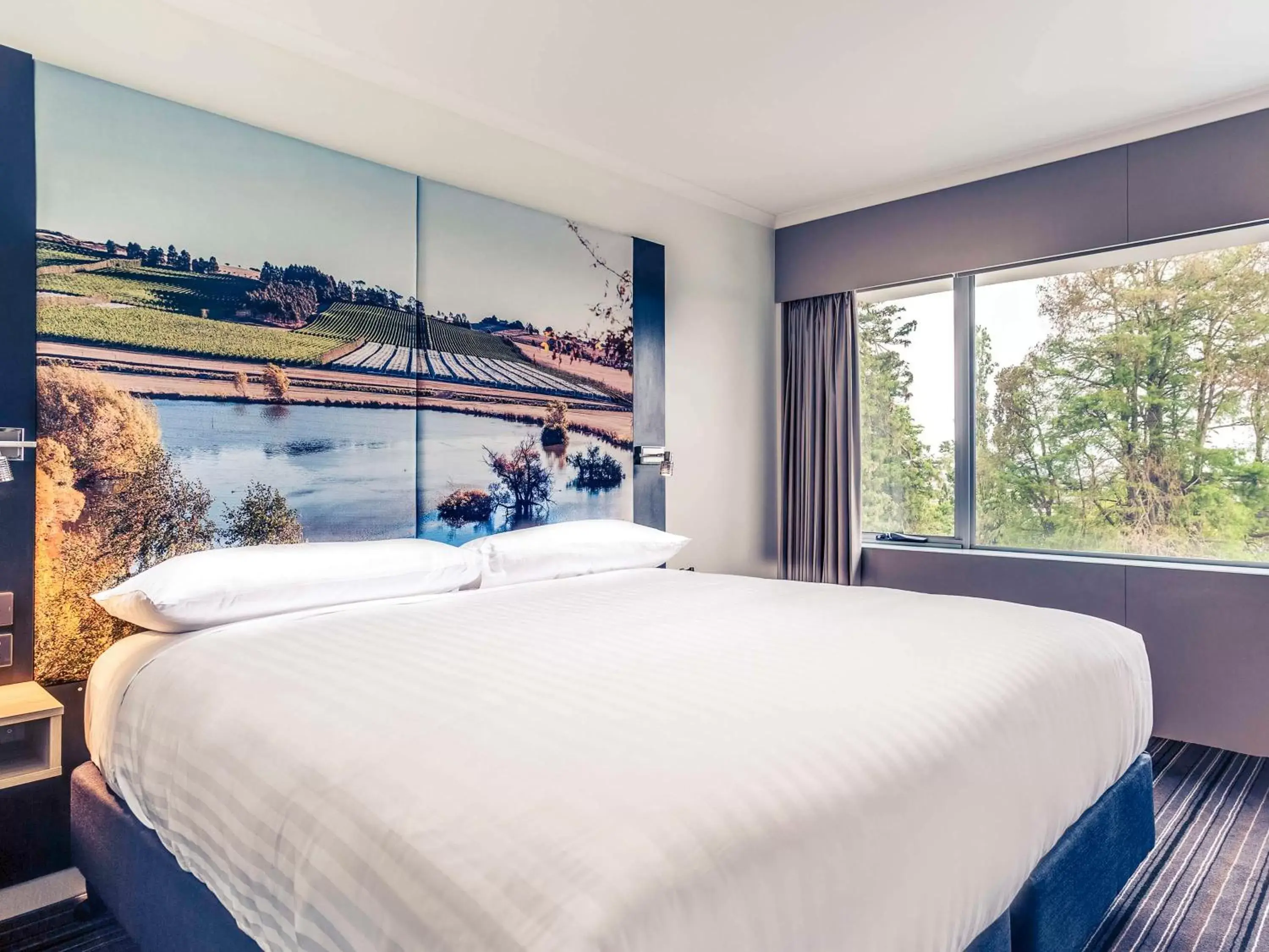 Property building, Bed in Mercure Launceston