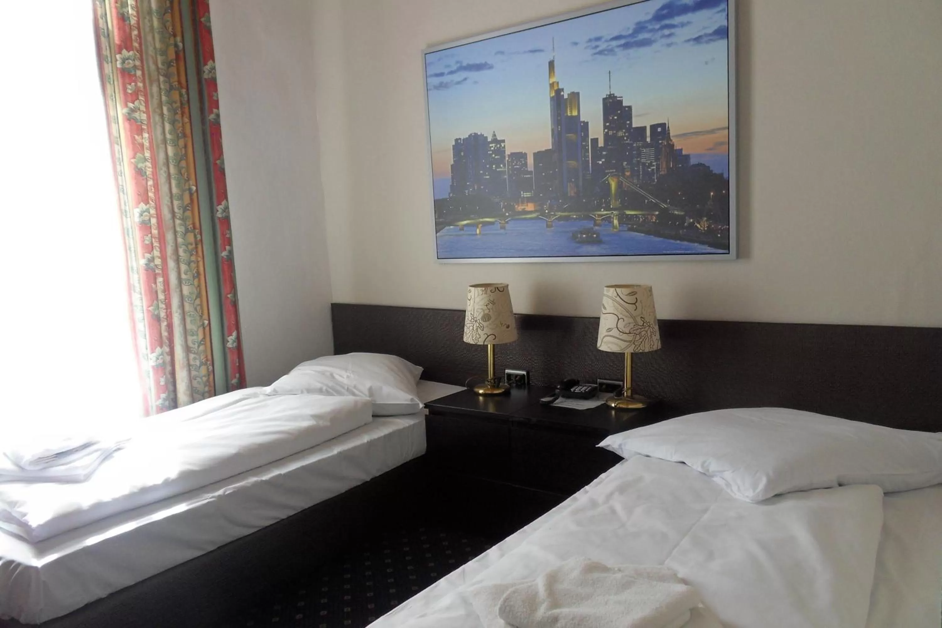 Photo of the whole room, Bed in Carlton Hotel