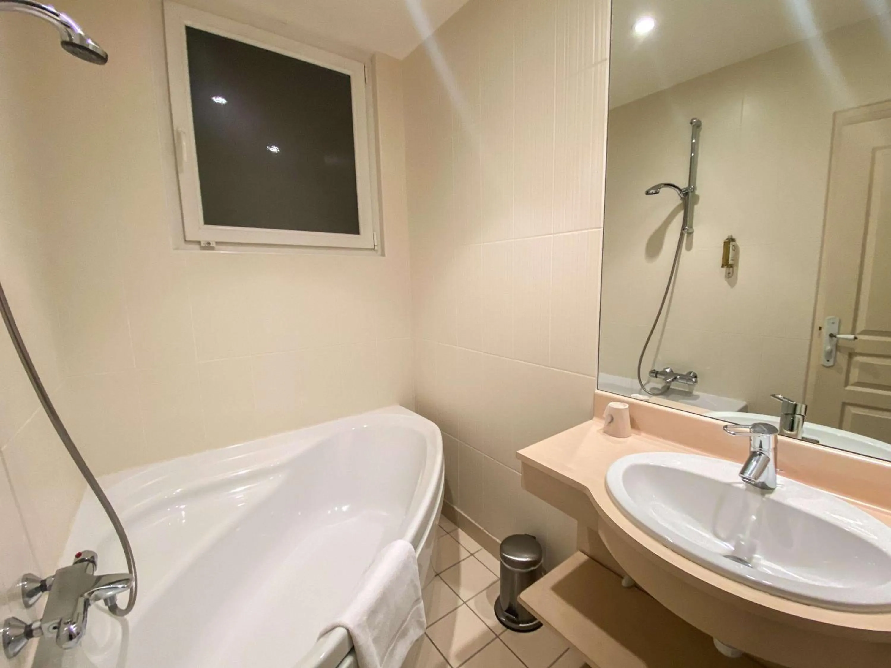 Bathroom in Hotel Le Sevigne - Sure Hotel Collection by Best Western
