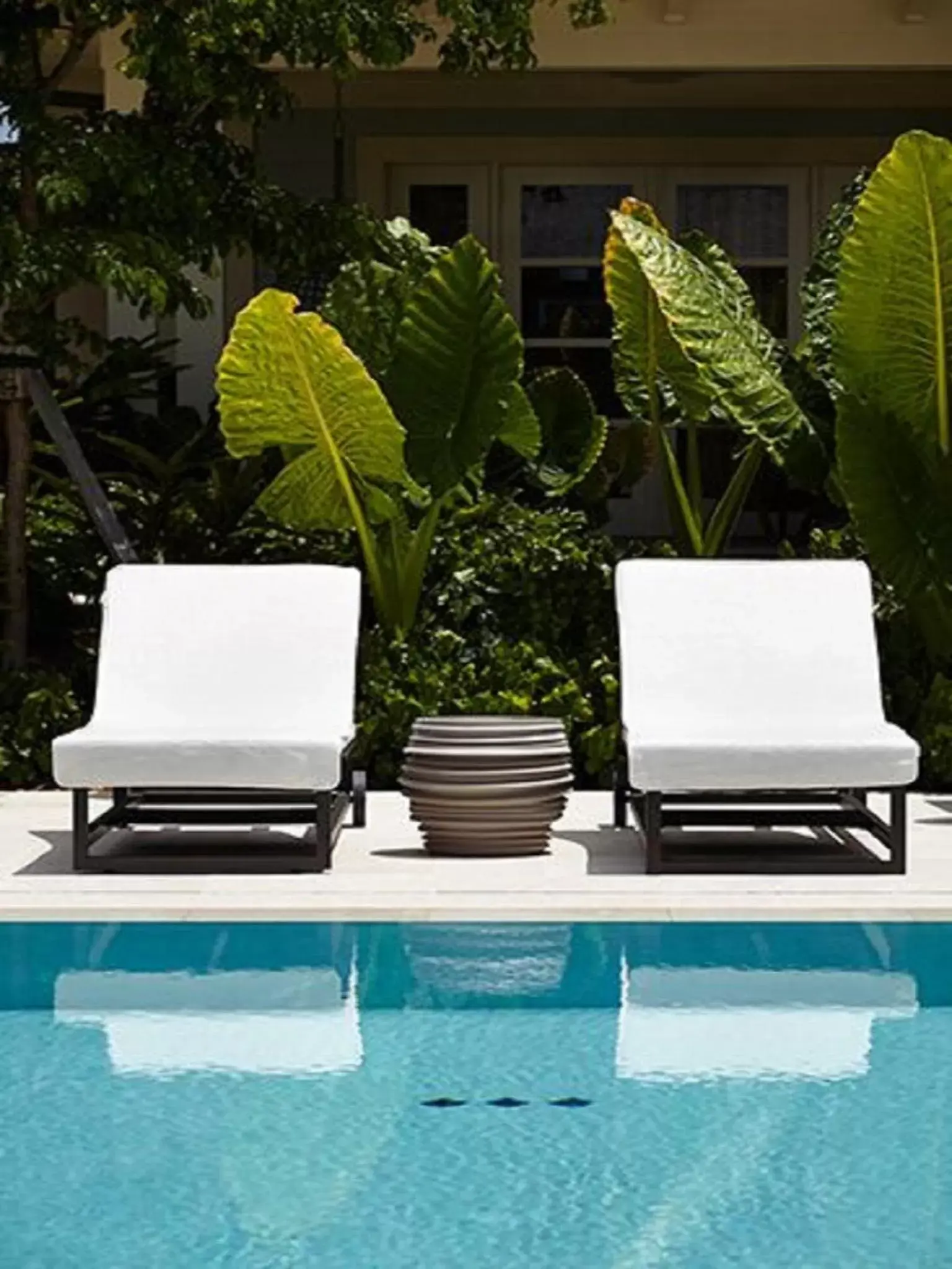 Swimming pool in The Island House Swimming pool in The Island House