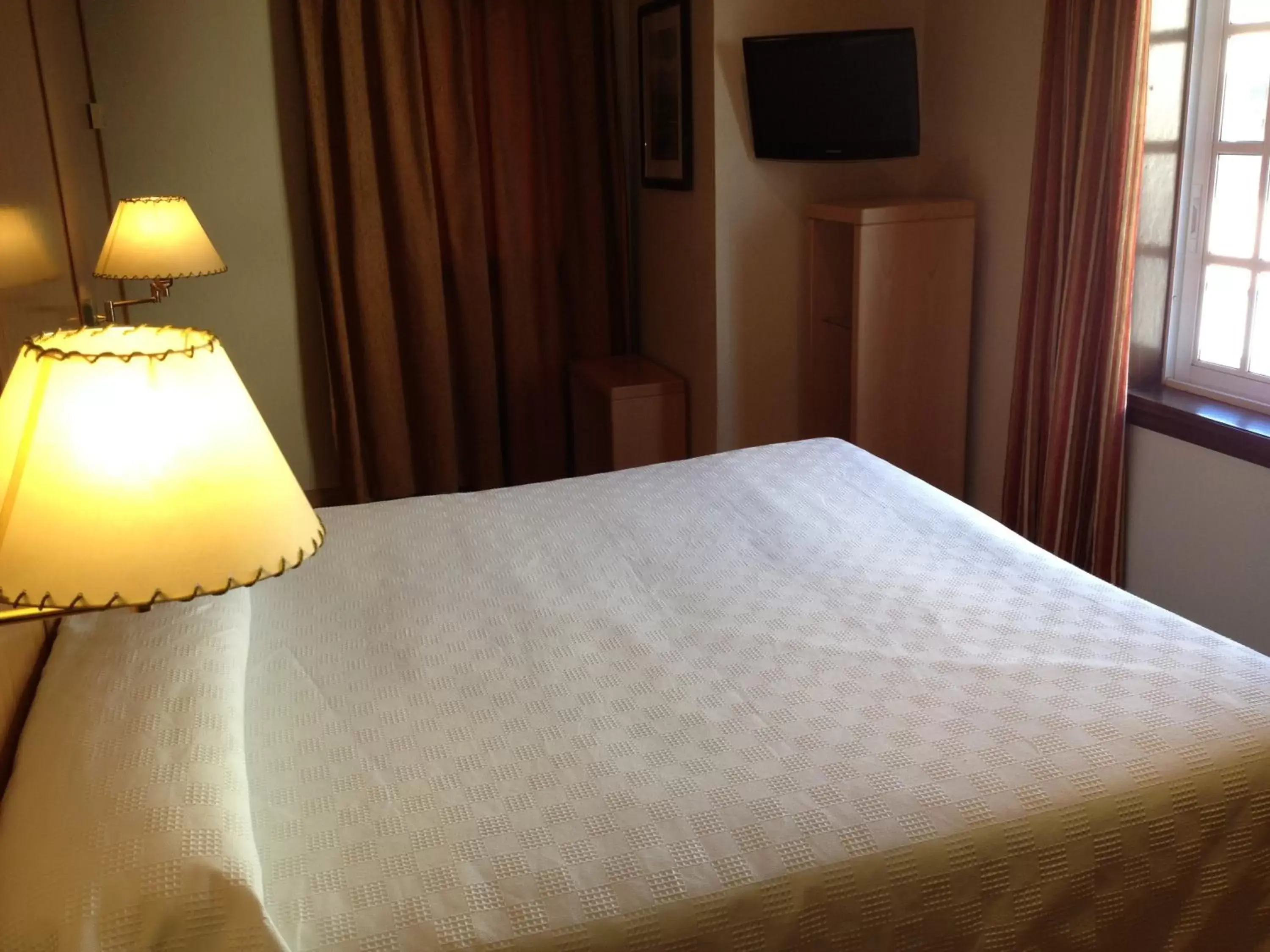 Photo of the whole room, Bed in Hotel del Mar Vigo