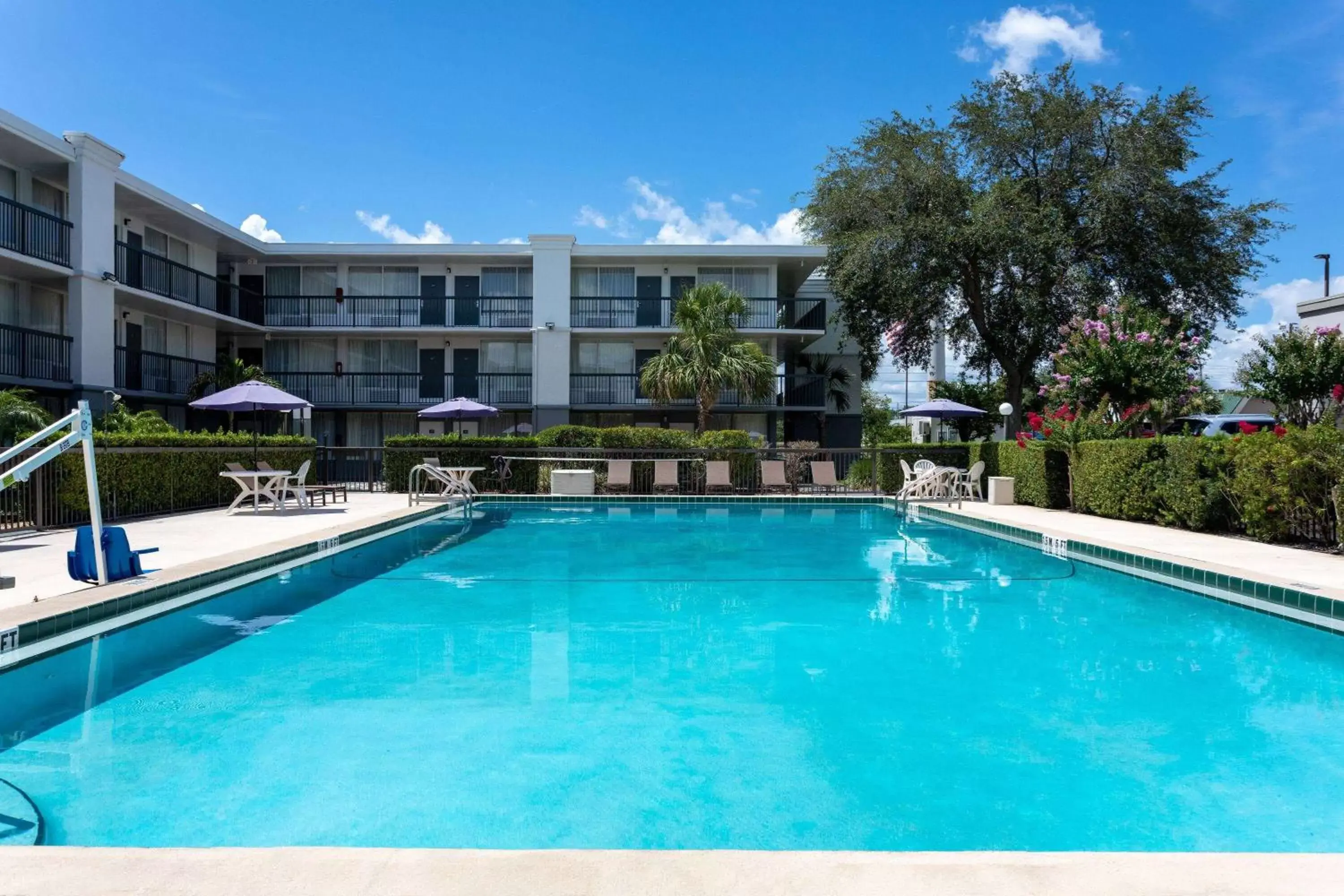 Pool view in Ramada by Wyndham Altamonte Springs Near I-4 Pool view in Ramada by Wyndham Altamonte Springs Near I-4