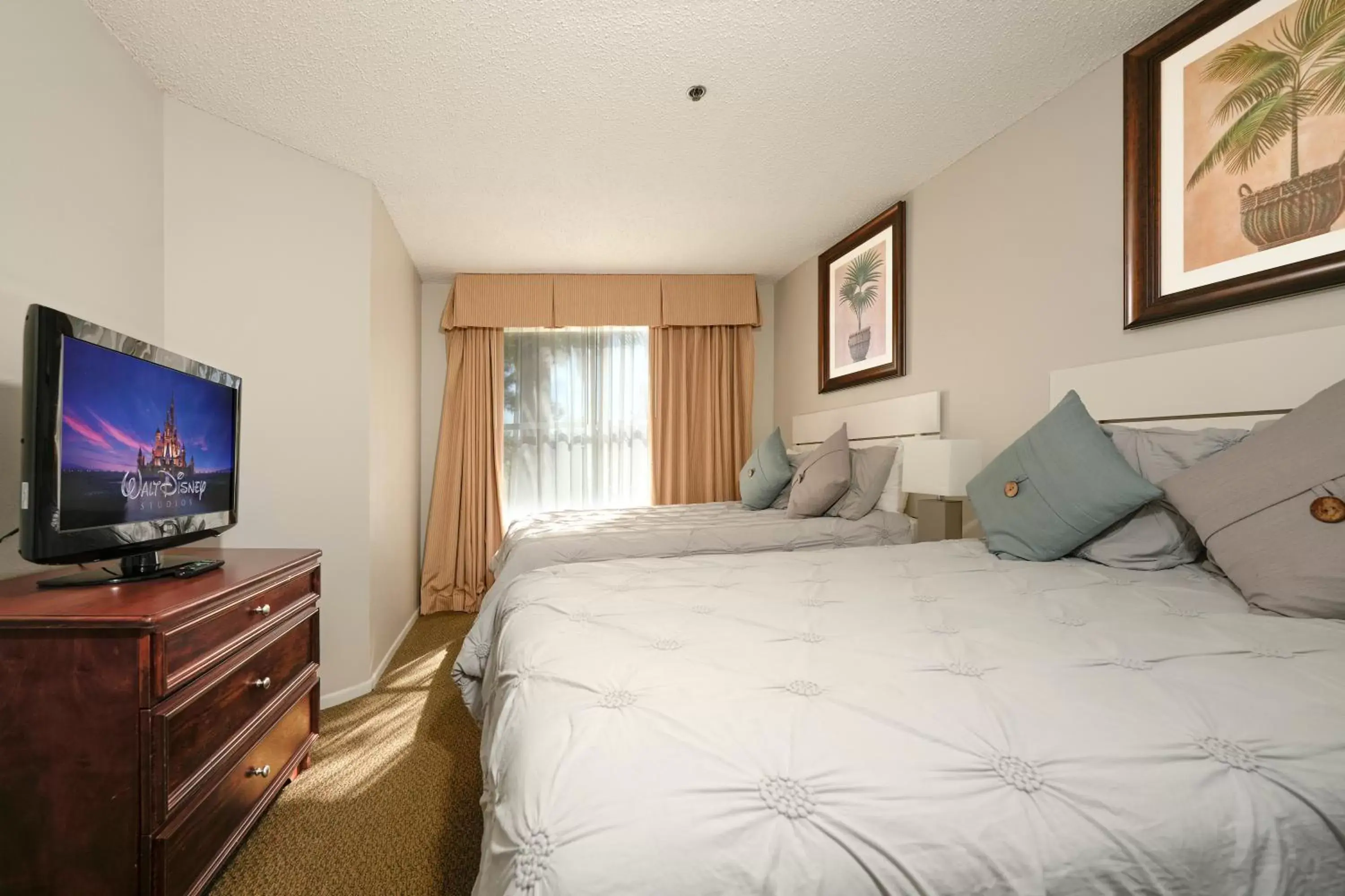 Bedroom, Bed in Parc Corniche Condominium Suites
