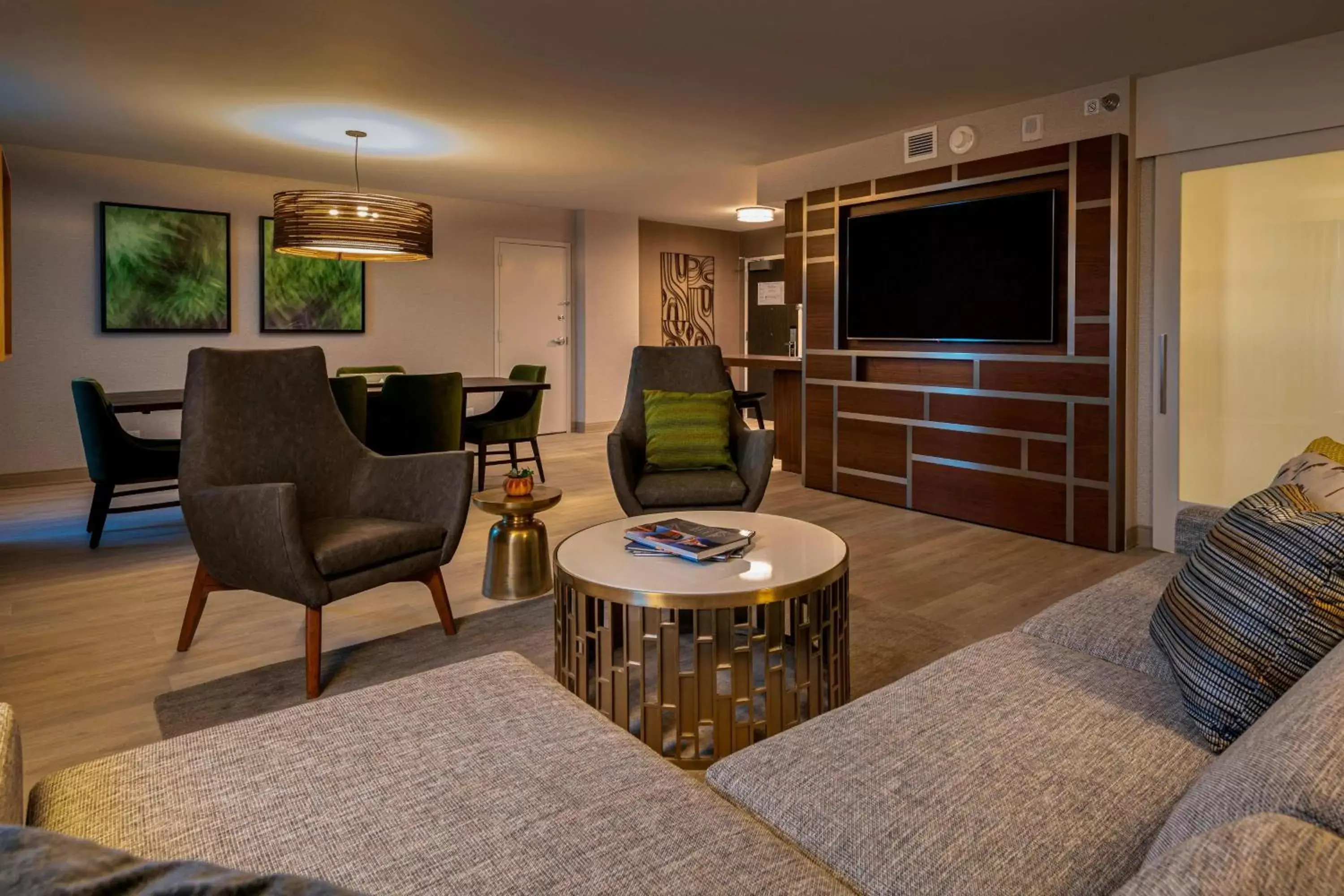 Living room, Seating Area in Wichita Marriott