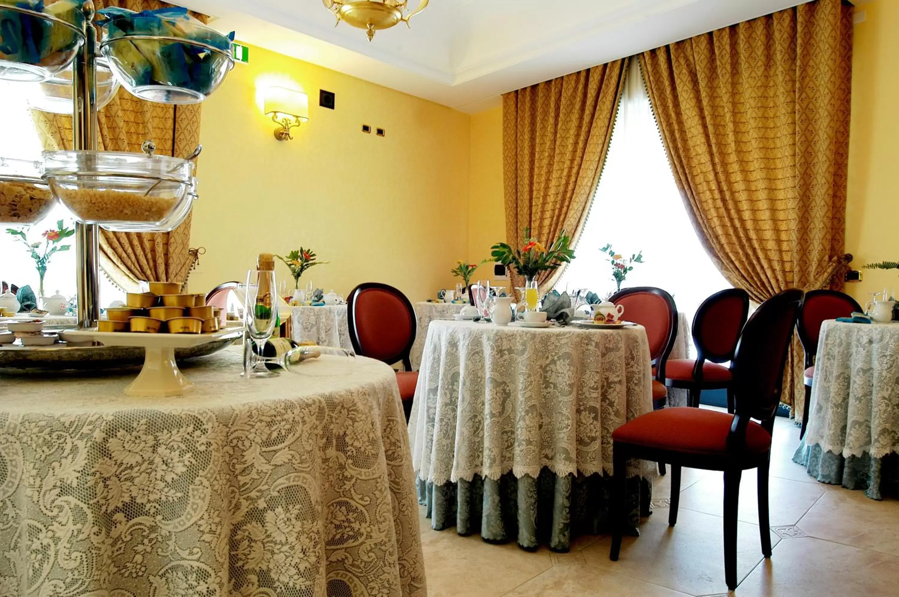 Restaurant/Places to Eat in D'Angelo Palace Hotel