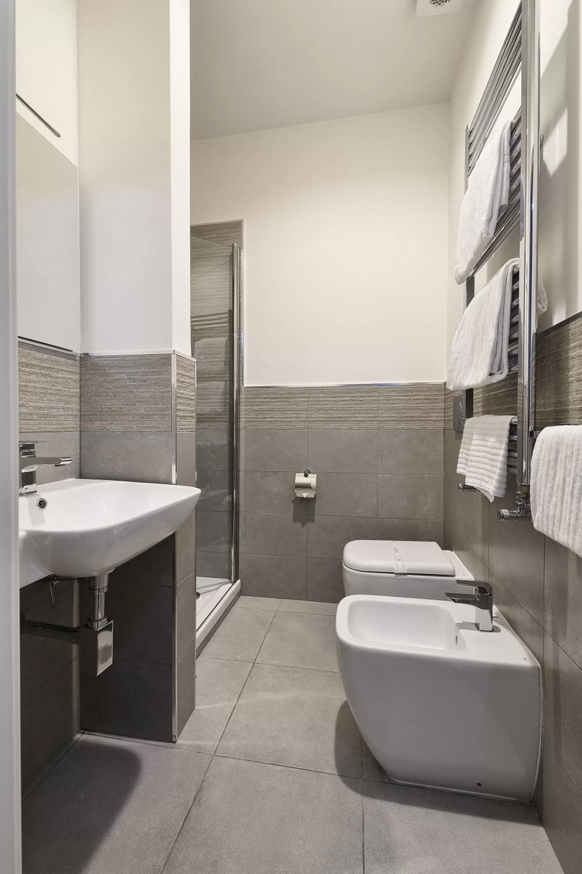 Bathroom in Star Vatican Rooms