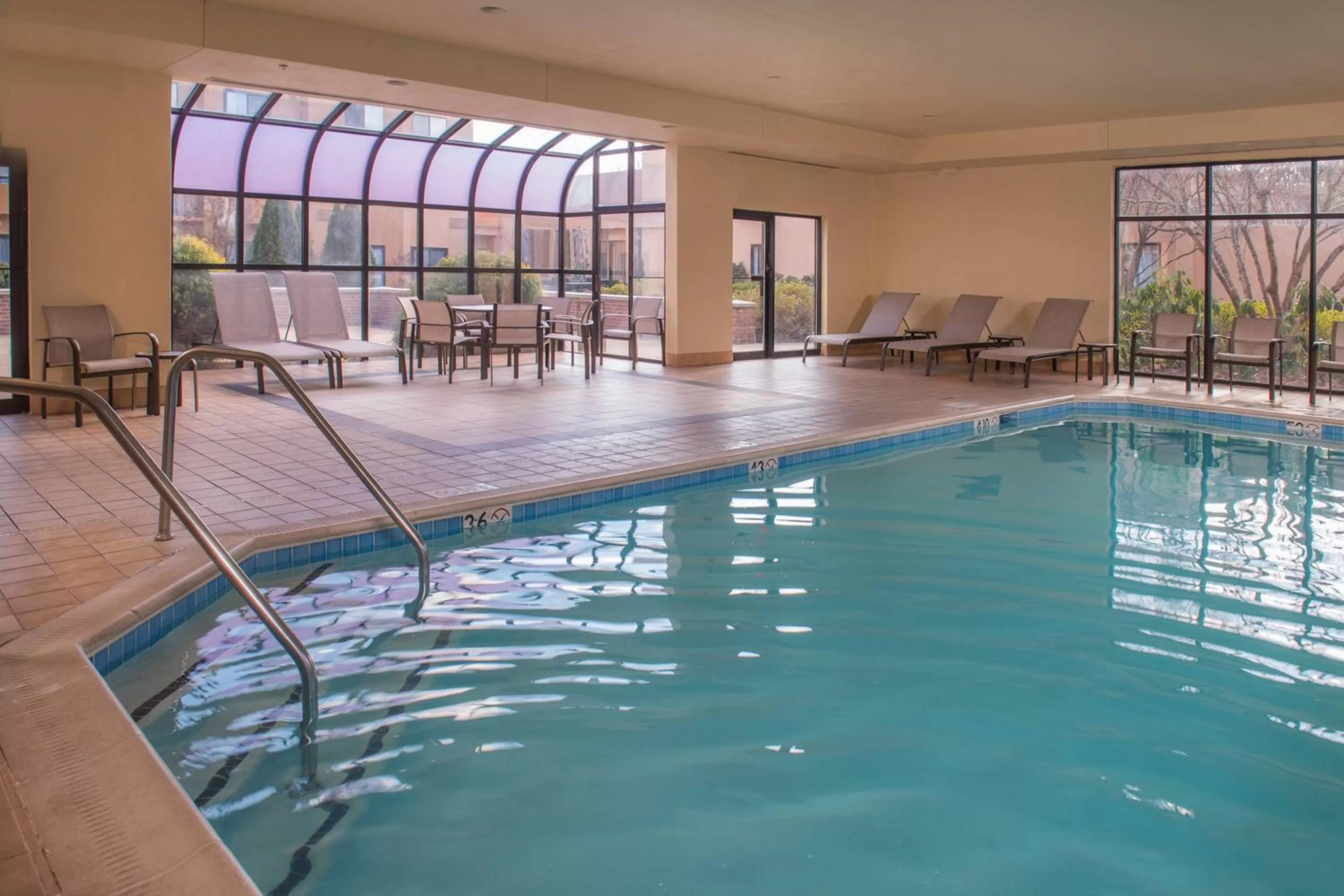 Swimming pool in Sonesta Select Milwaukee Brookfield