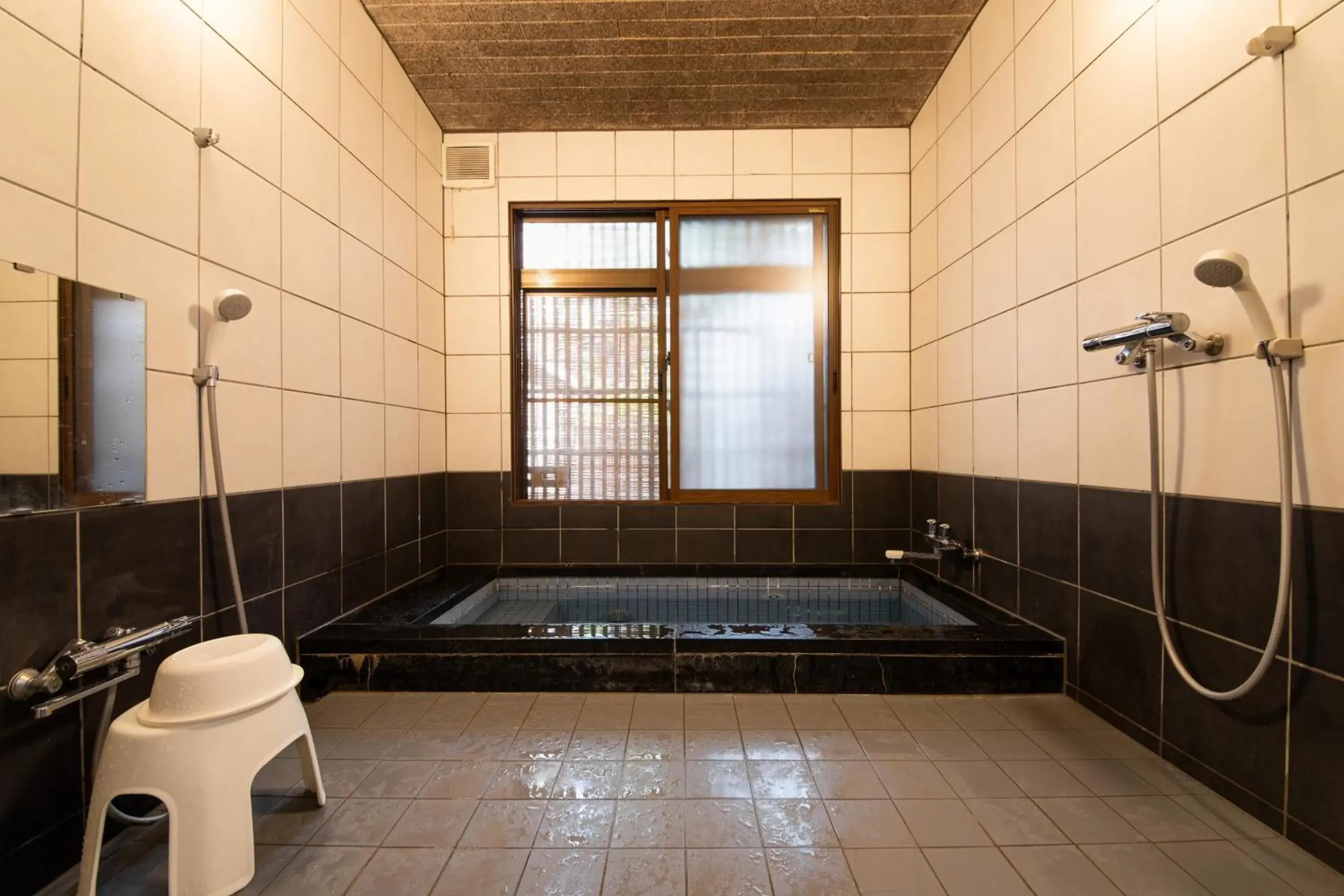 Public Bath, Bathroom in Kadokyu Ryokan