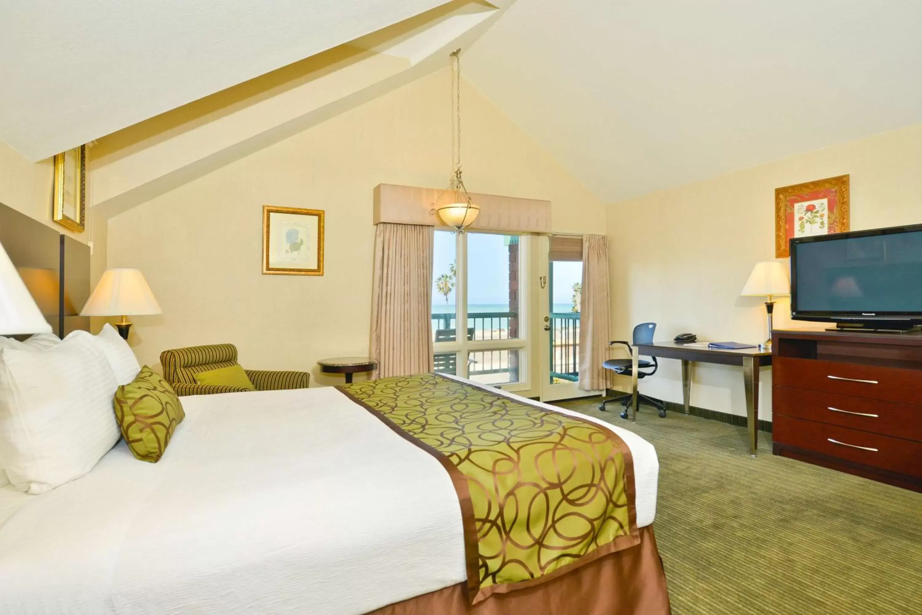 King Room with Ocean View - Non Smoking in Best Western Plus Dana Point Inn-by-the-Sea