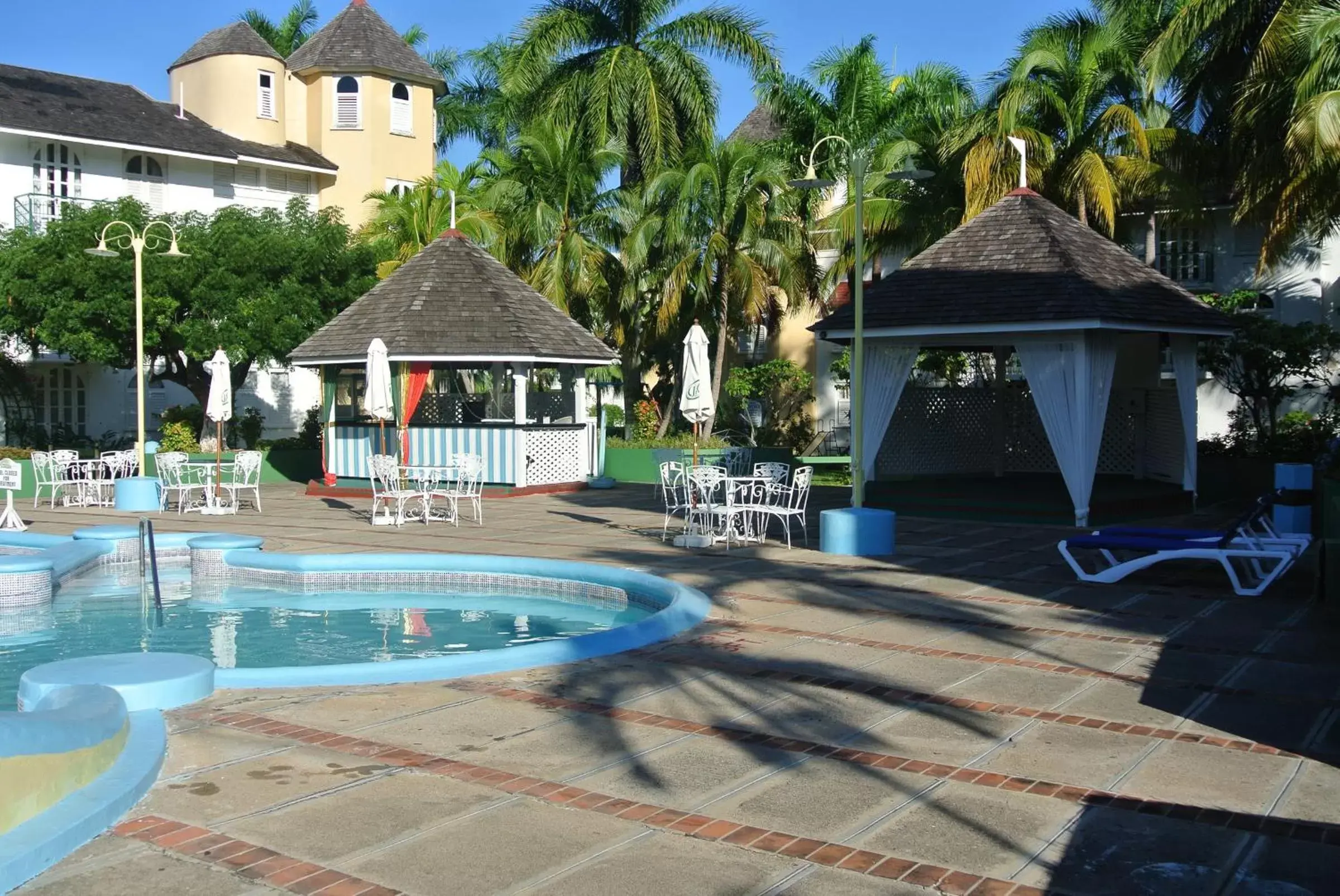 Lounge or bar, Swimming Pool in Beach Studio 10