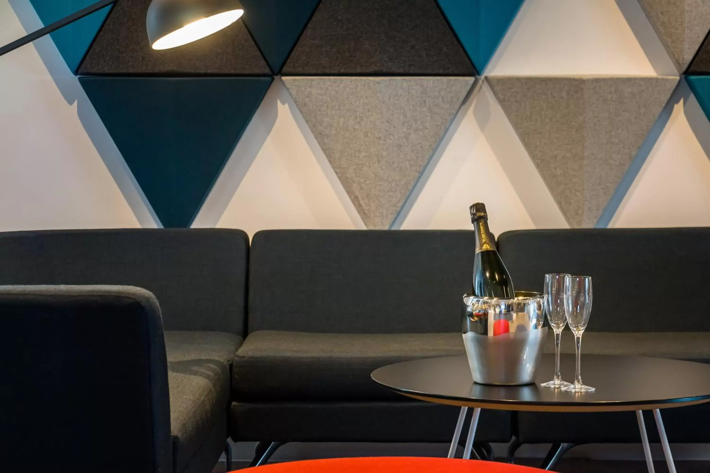 Lounge or bar in Holiday Inn Express - Bodmin - Victoria Junction, an IHG Hotel