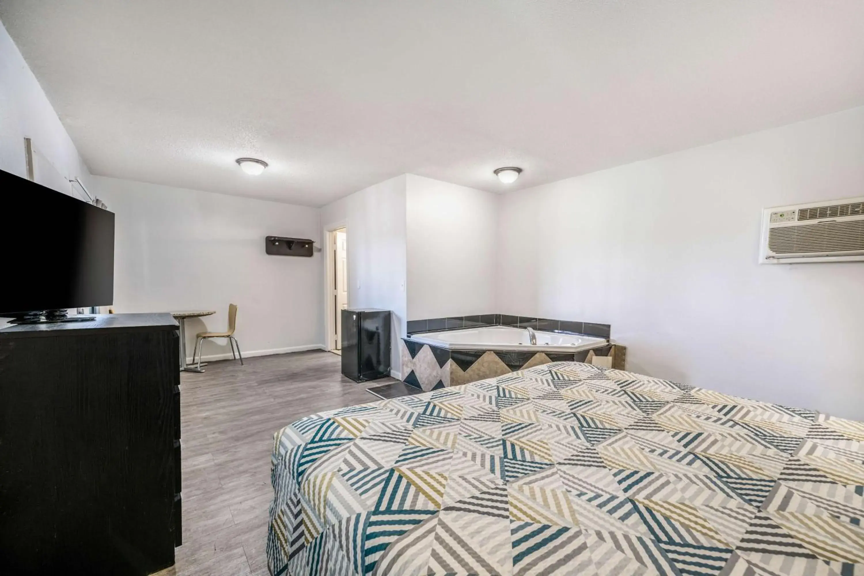 Photo of the whole room, Bed in Motel 6-Toms River, NJ Photo of the whole room, Bed in Motel 6-Toms River, NJ