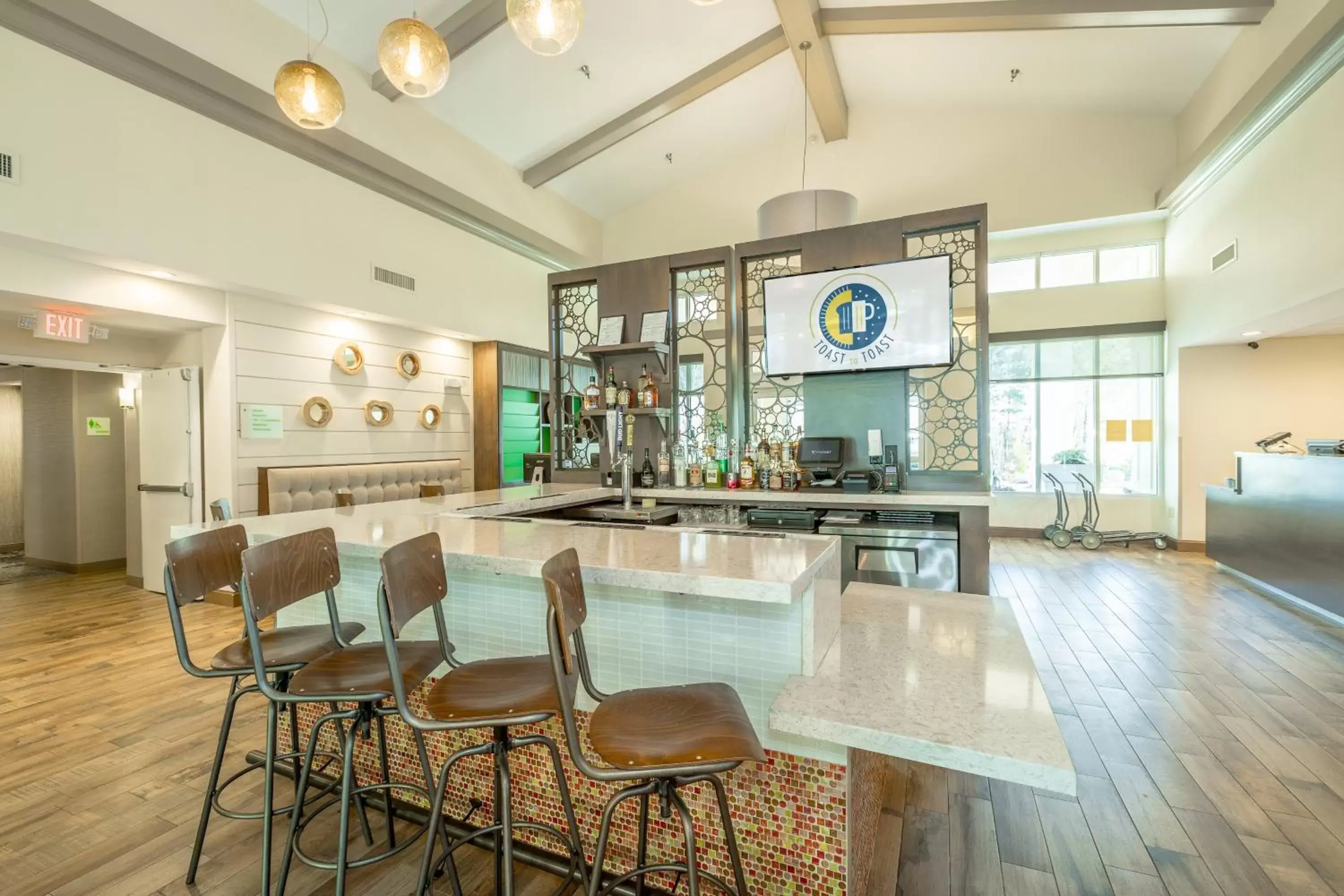 Lounge or bar in Holiday Inn Hotel and Suites Peachtree City, an IHG Hotel
