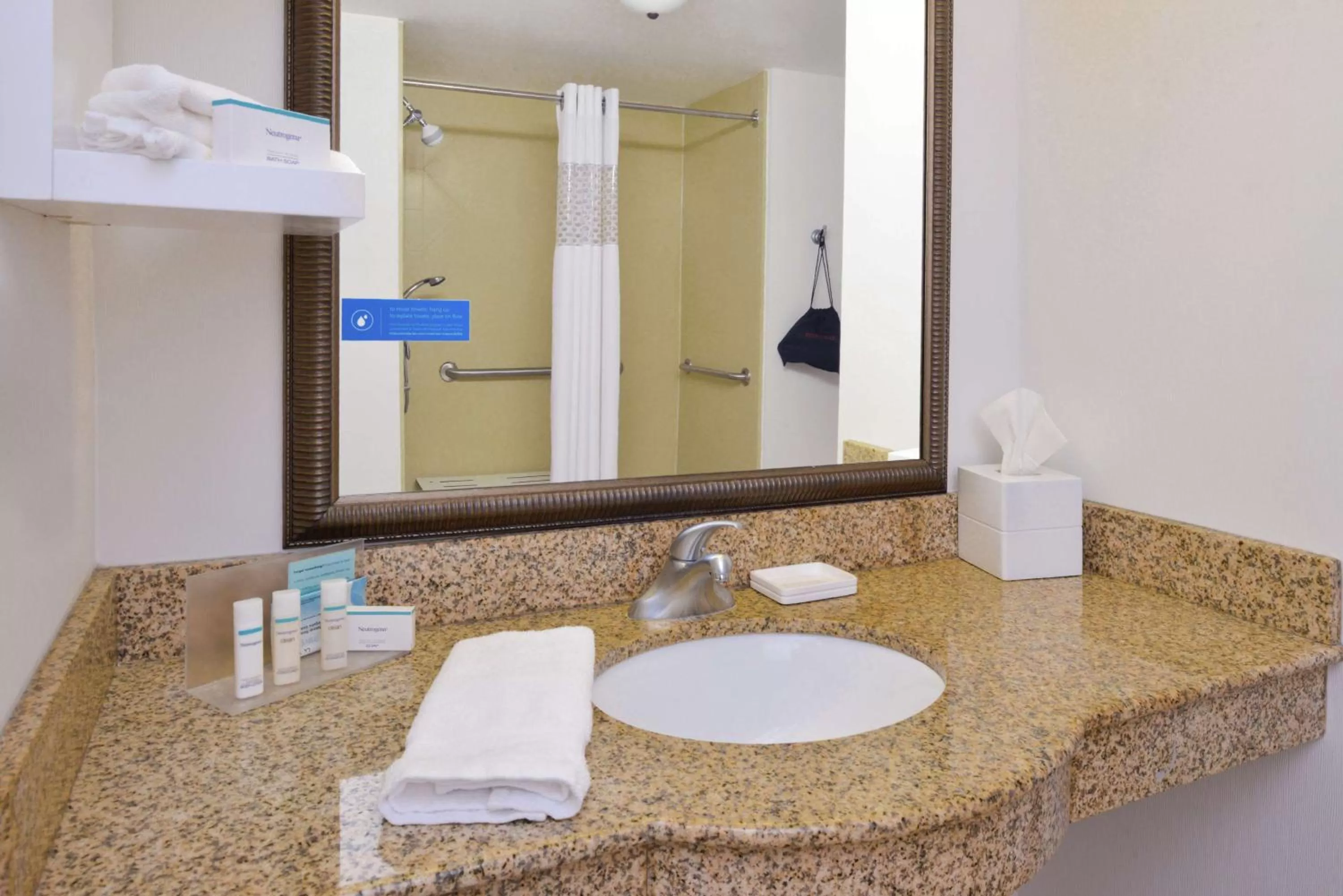 Bathroom in Hampton Inn & Suites Wilmington