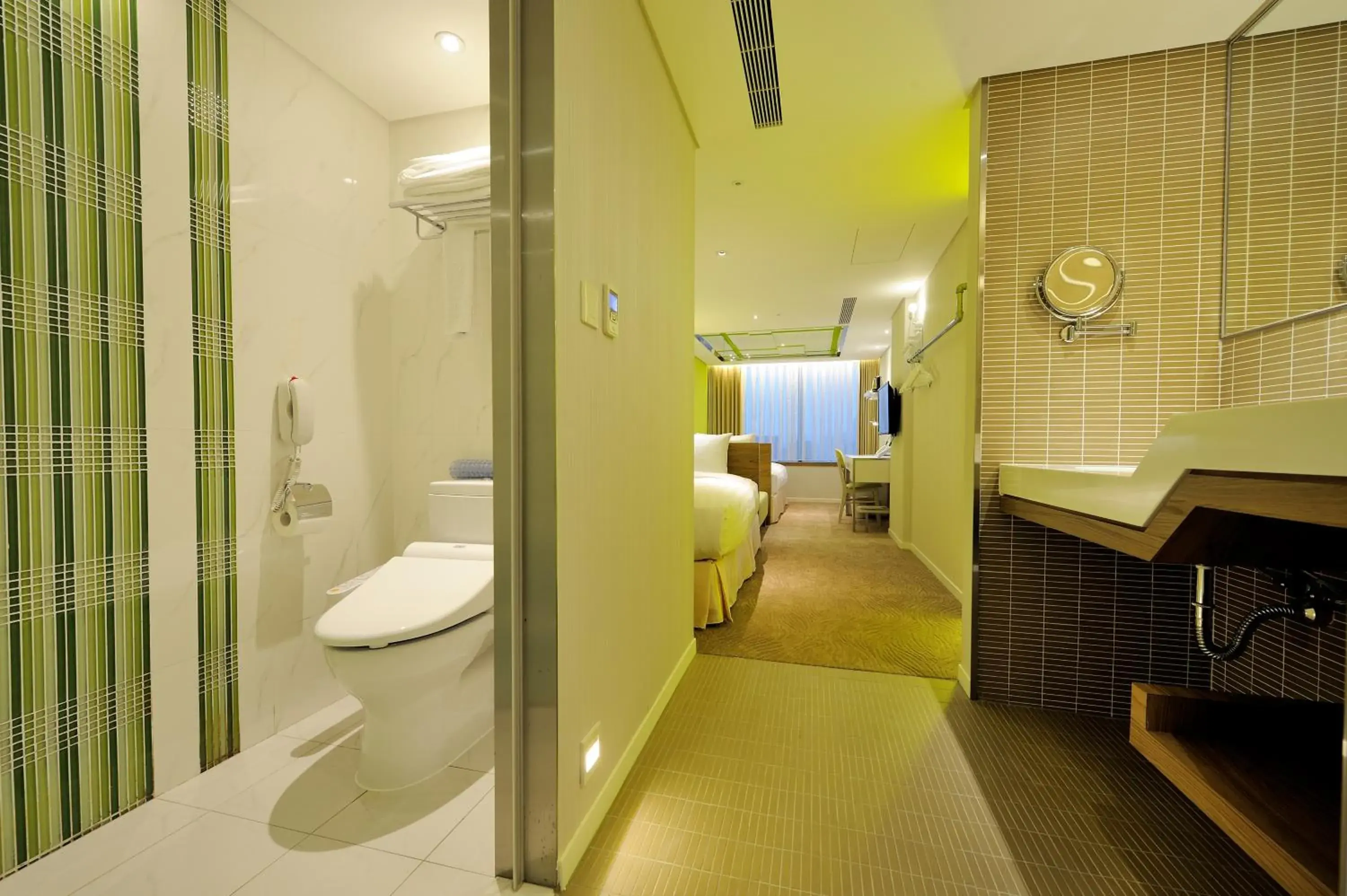 Superior Twin Room with City View in Green World Hotel - Zhonghua