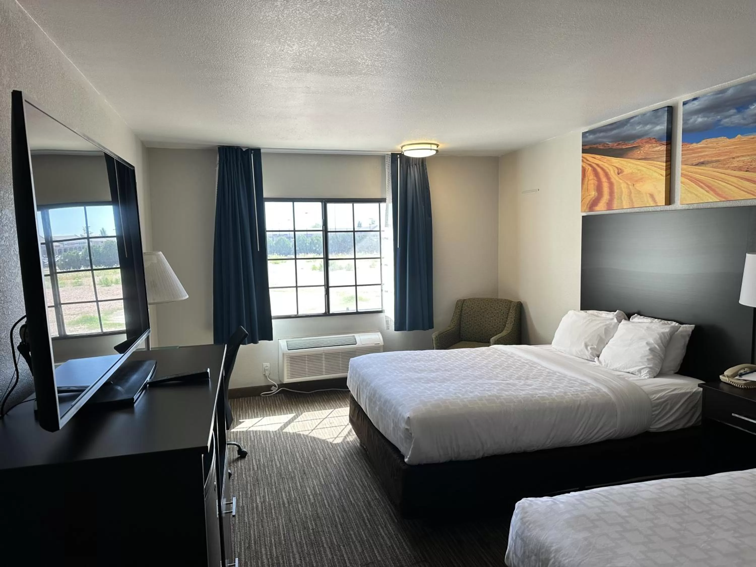 Bedroom in Clarion Pointe Winslow I-40