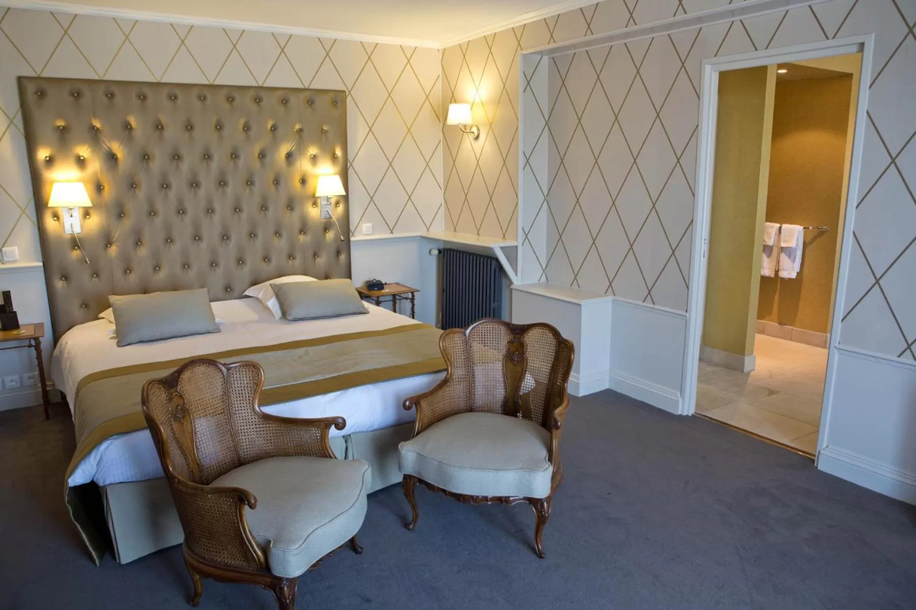 Bedroom, Bed in Ermitage De Corton - Teritoria