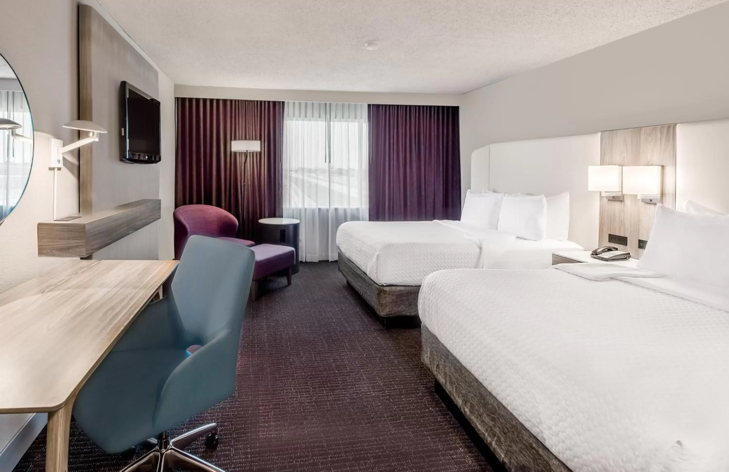Photo of the whole room in Crowne Plaza Suites Arlington, an IHG Hotel