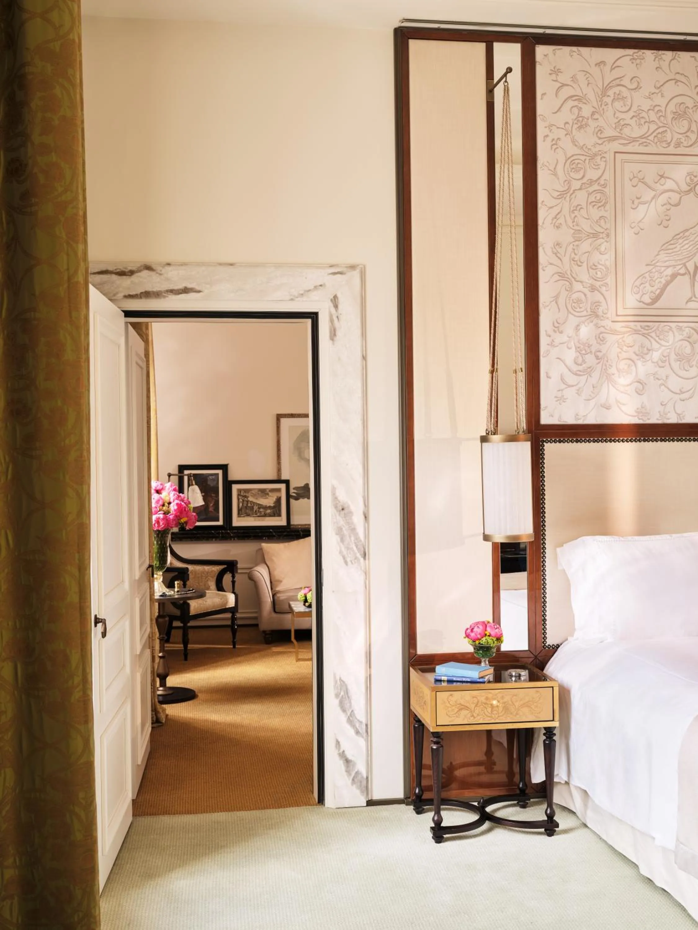 Bedroom, Bed in Hotel Eden - Dorchester Collection
