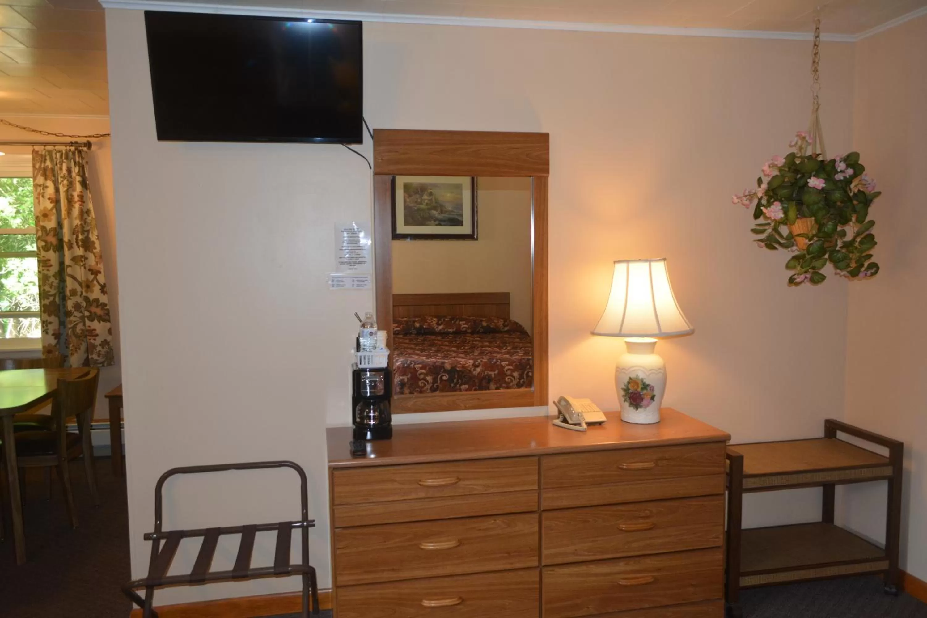 TV and multimedia in The Village Motel