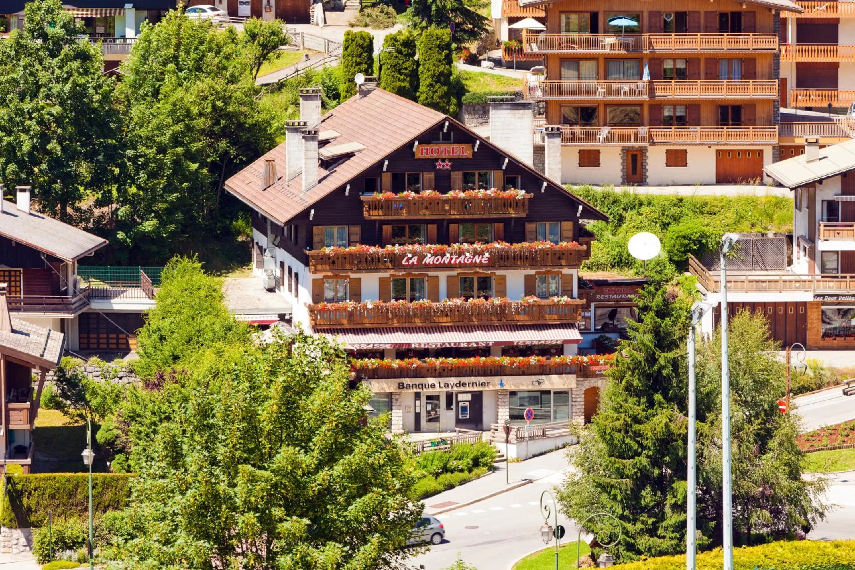 Property Building in Hotel La Montagne