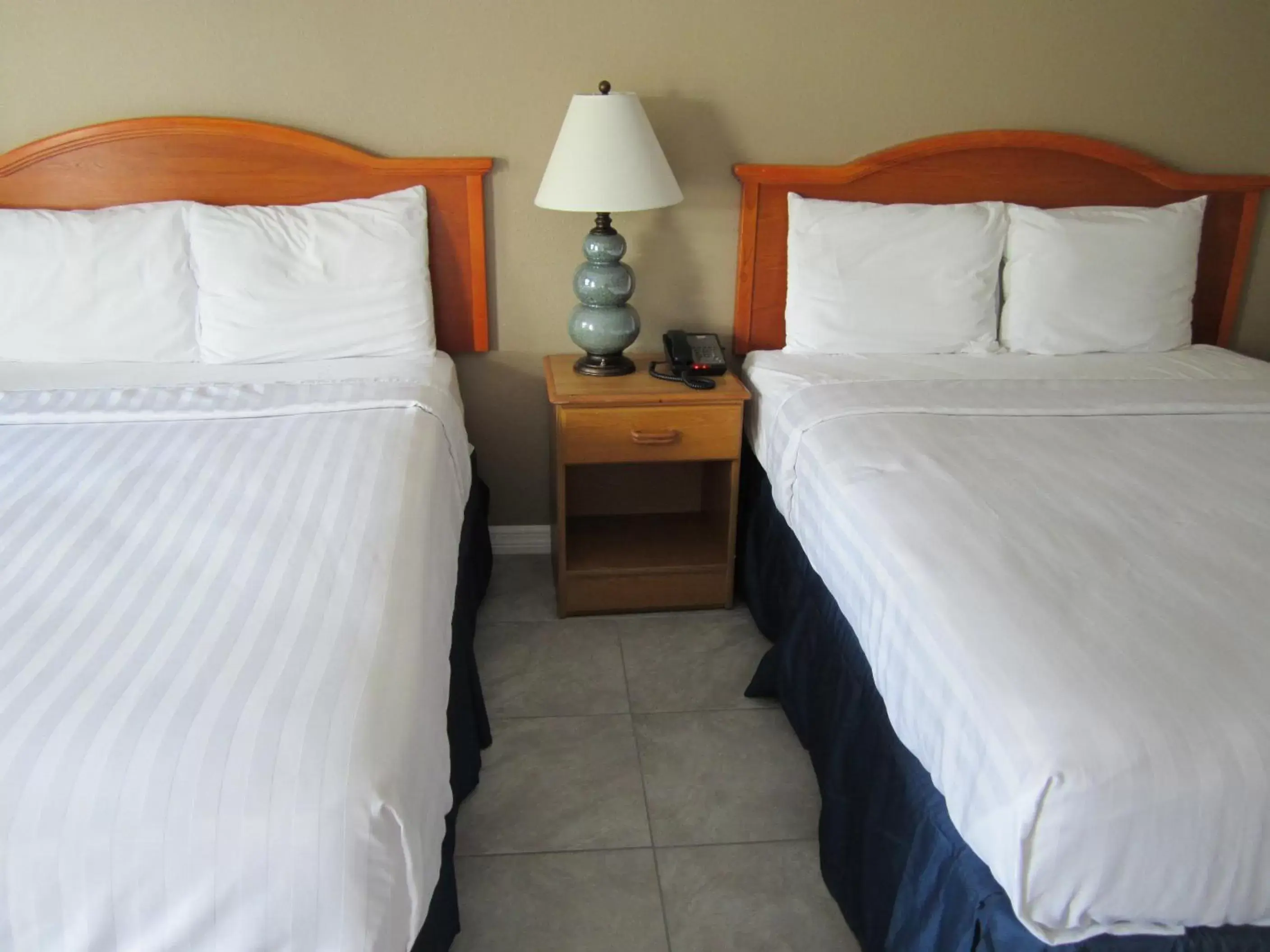 Other, Bed in Lantern Inn & Suites - Sarasota