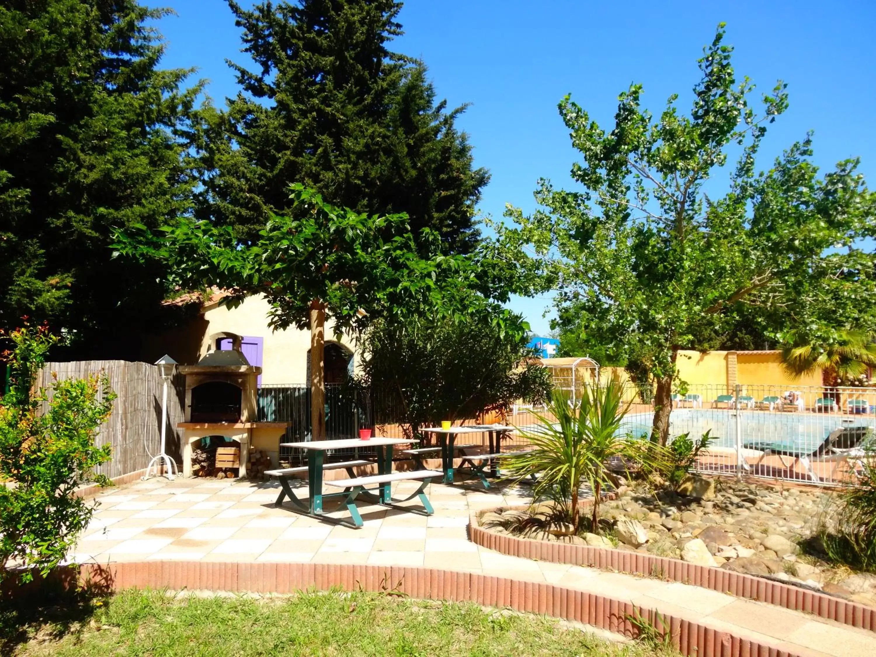 Patio in Appart'Hotel Festival Sud Aqua - Avignon TGV