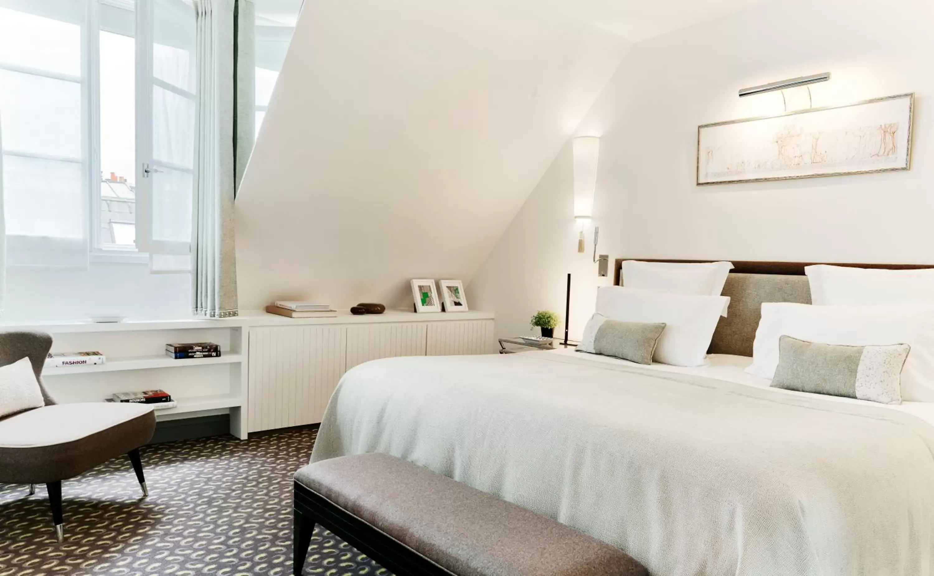 Bedroom in Le Burgundy Paris